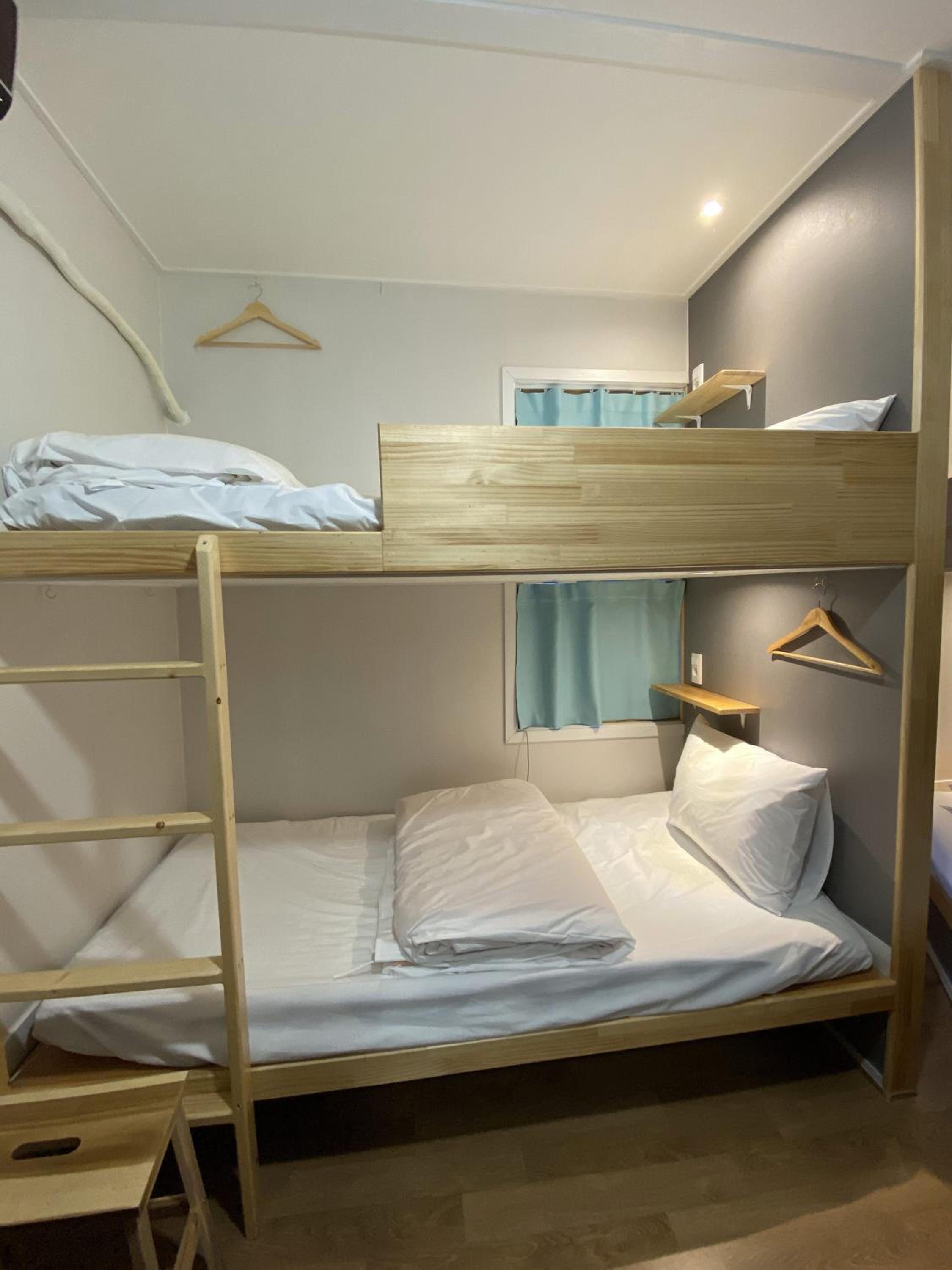 Economy Quadruple Room - Photo 4
