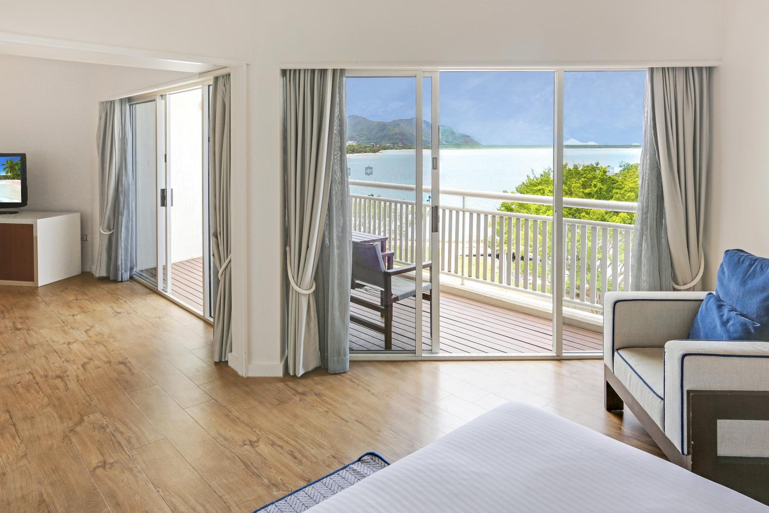 One-Bedroom Twin Suite thumbnail 5