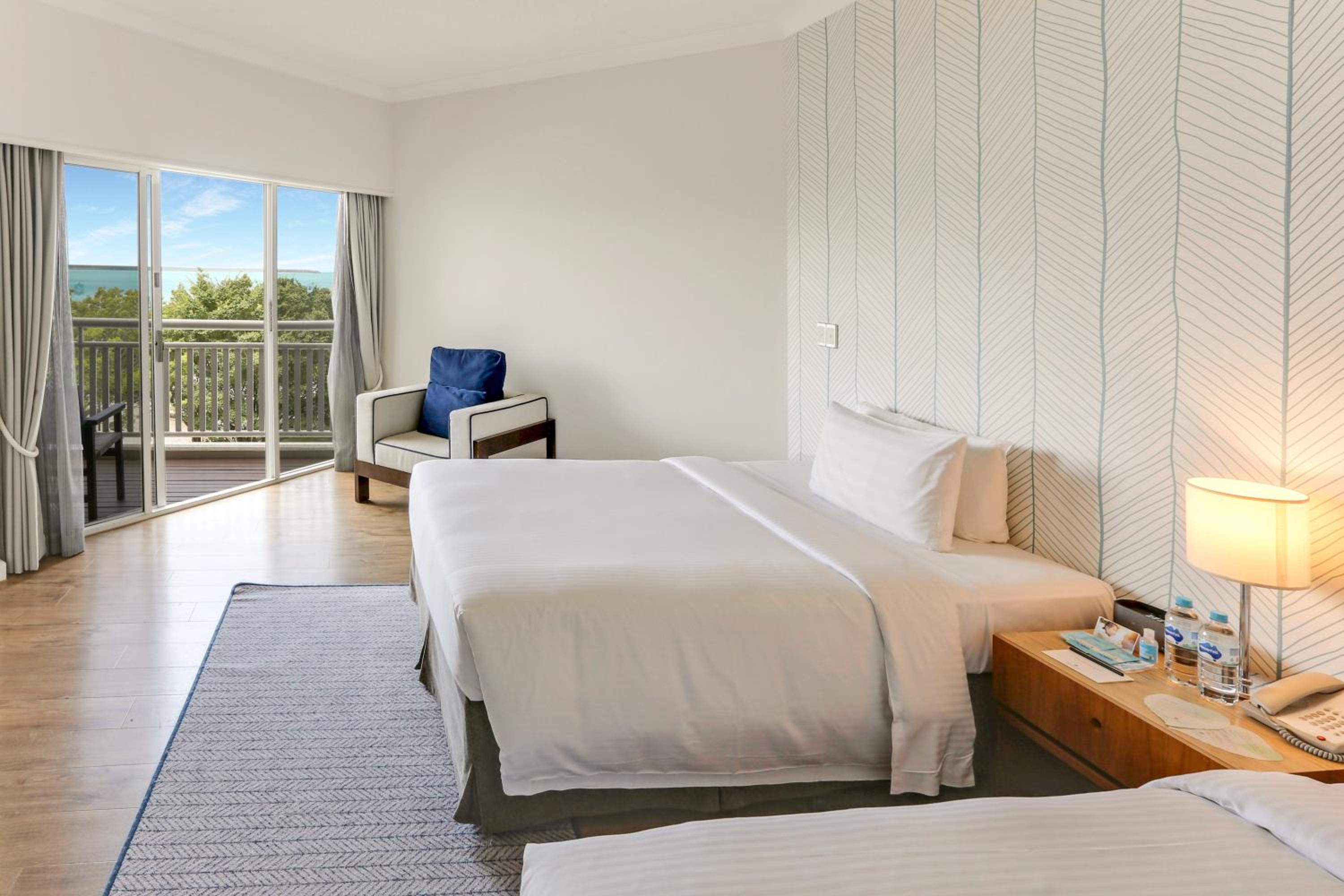 One-Bedroom Twin Suite thumbnail 6