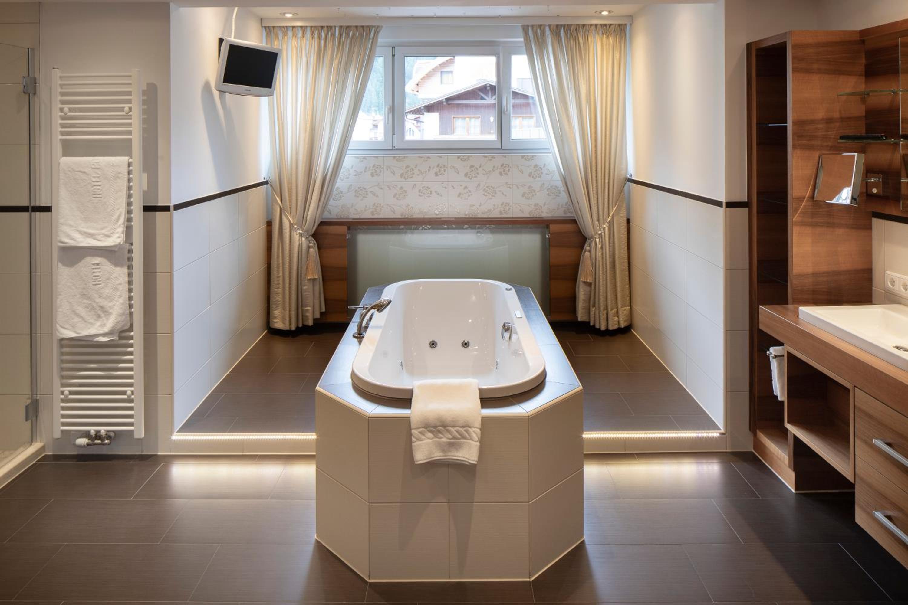 Exclusive Suite - Photo 6