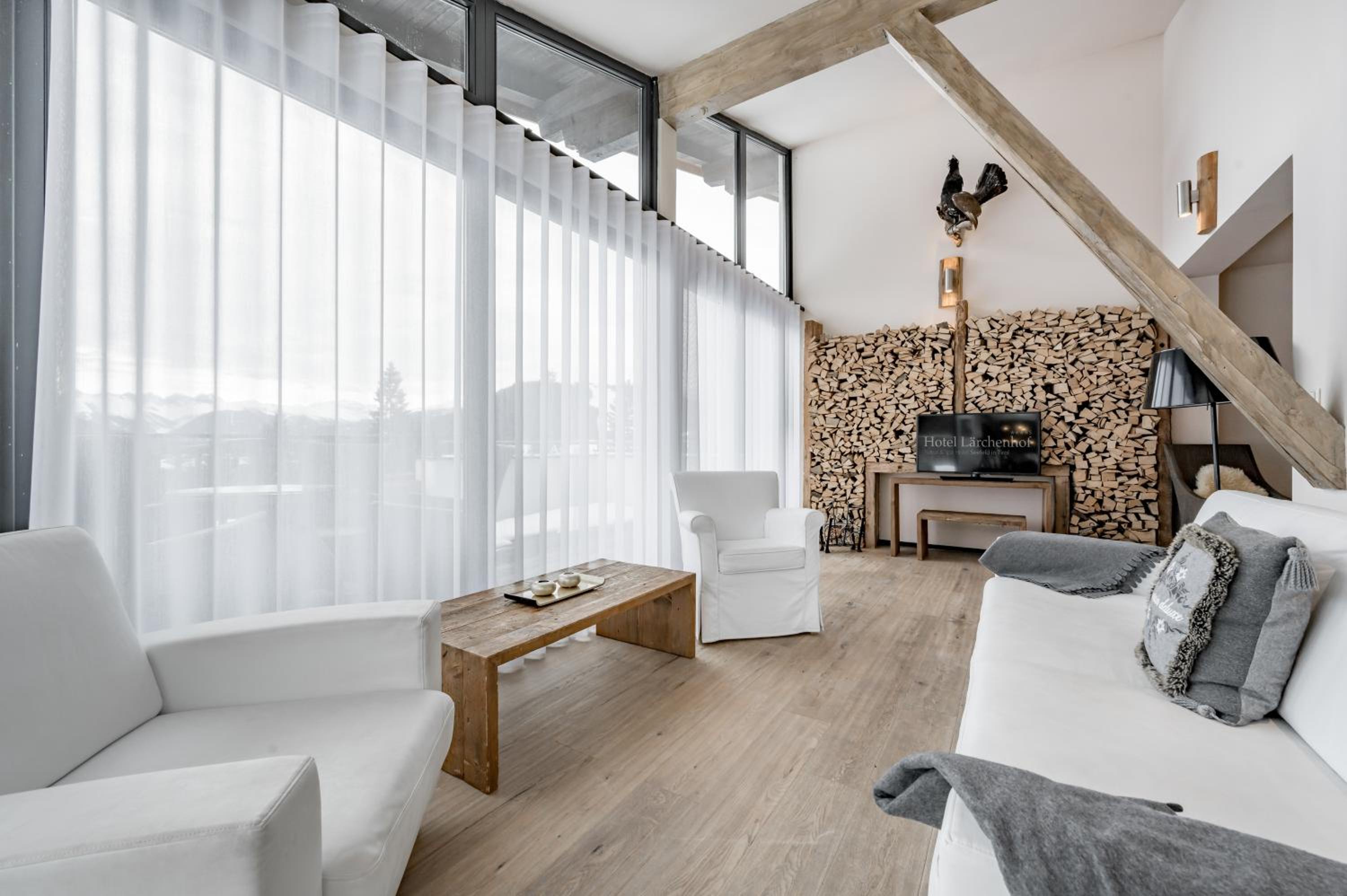 Suite - Photo 1