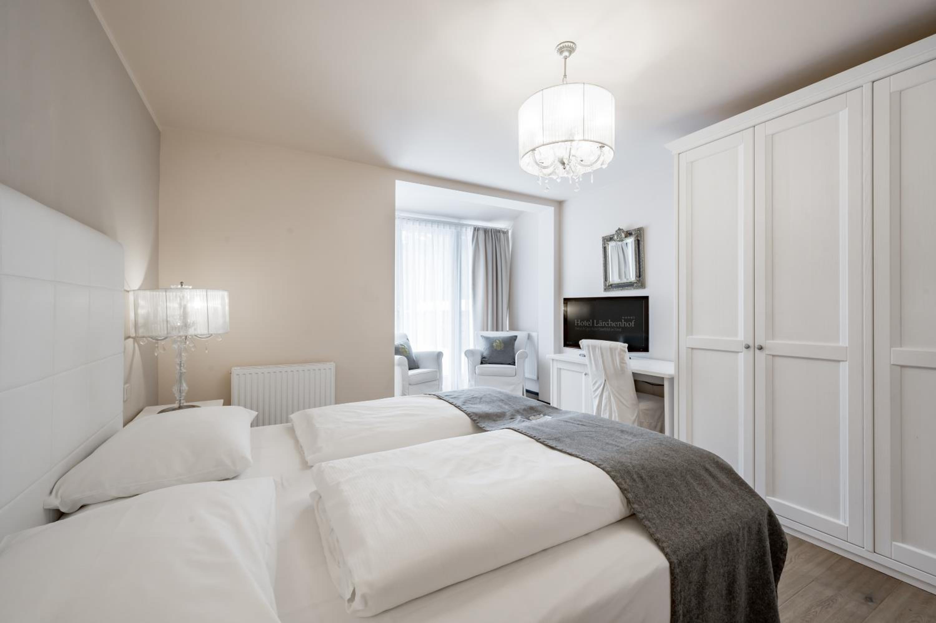 Suite - Photo 10