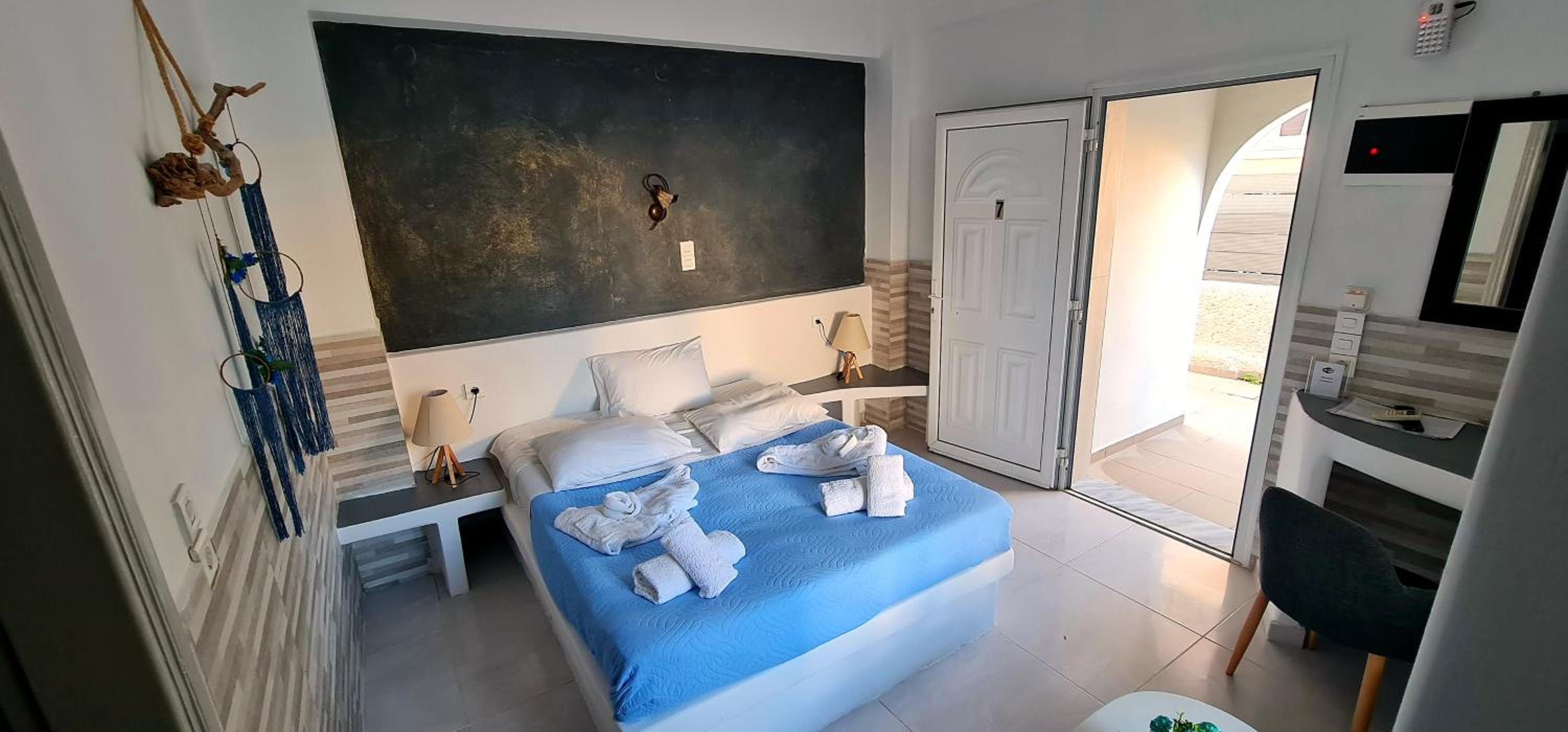 Double Room with Pool View photo 2