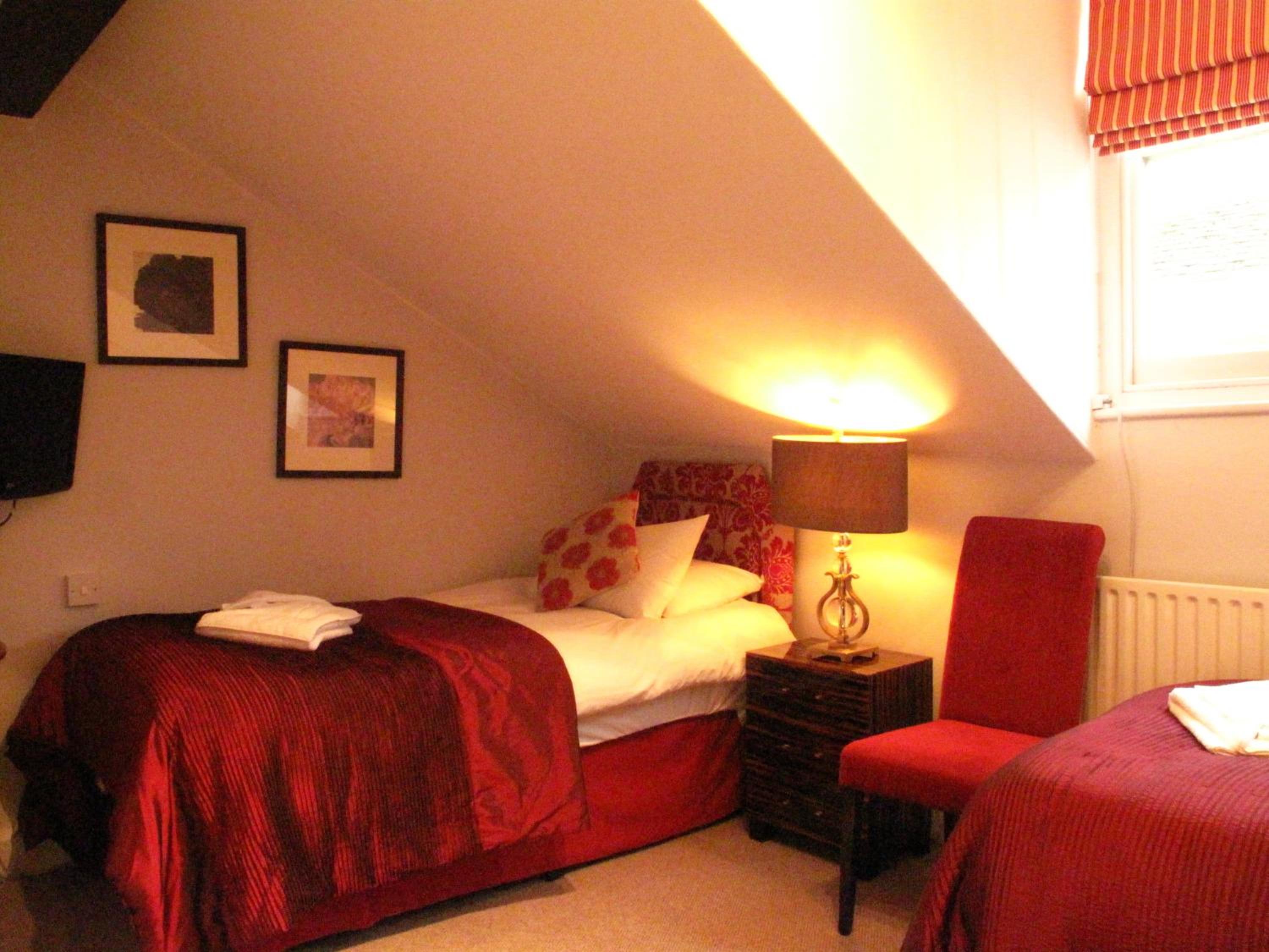 Standard Twin Room - Photo 7