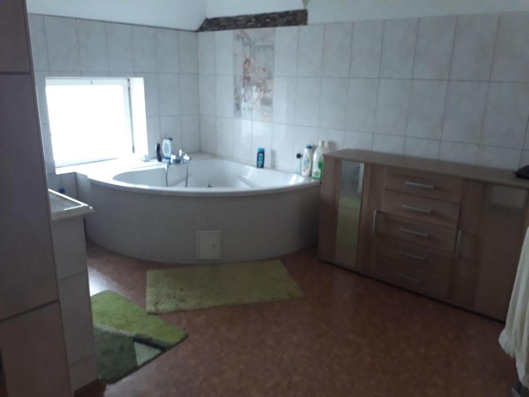 Standard Twin Room - Photo 7