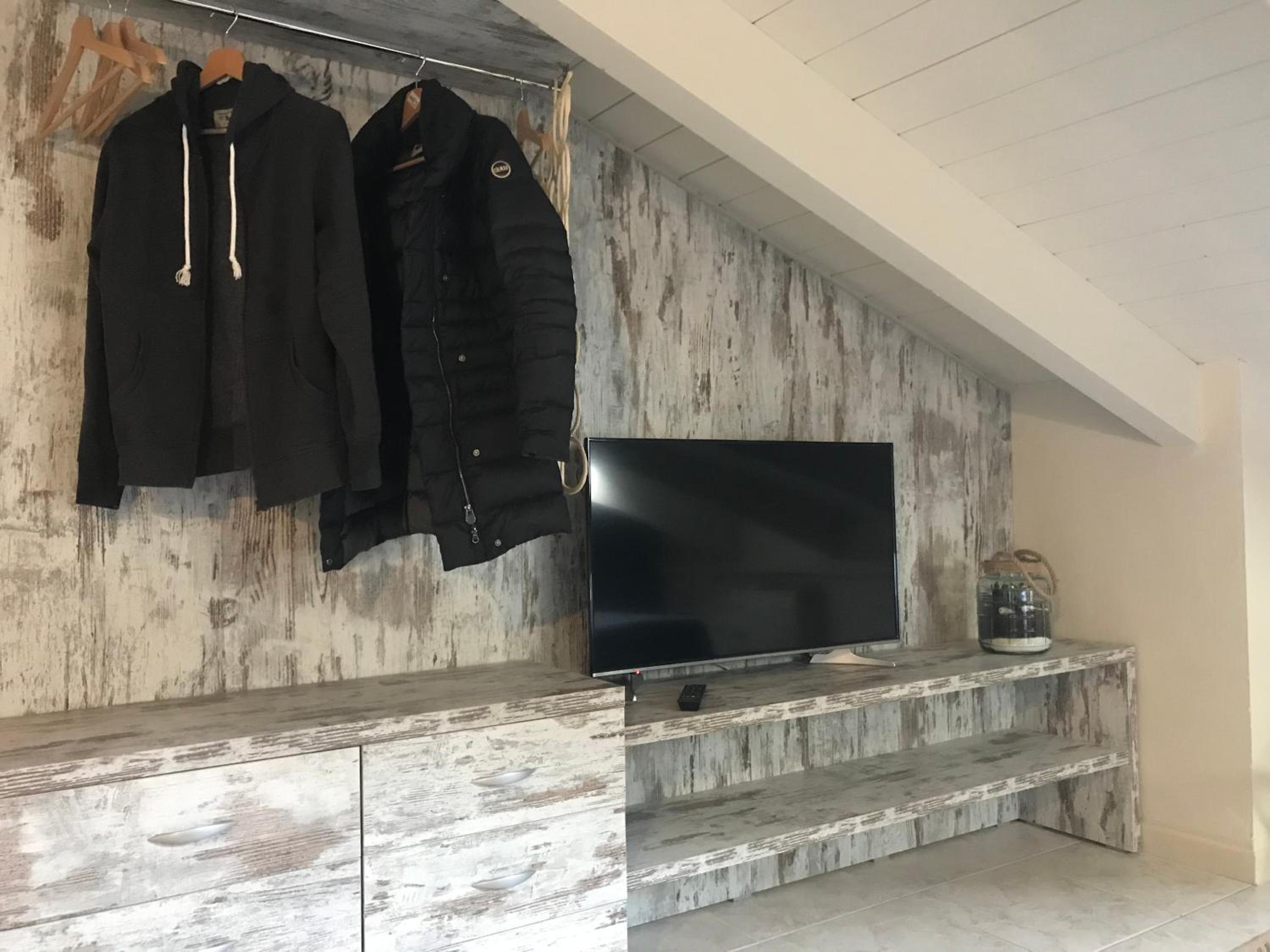 One-Bedroom Apartment - Photo 14