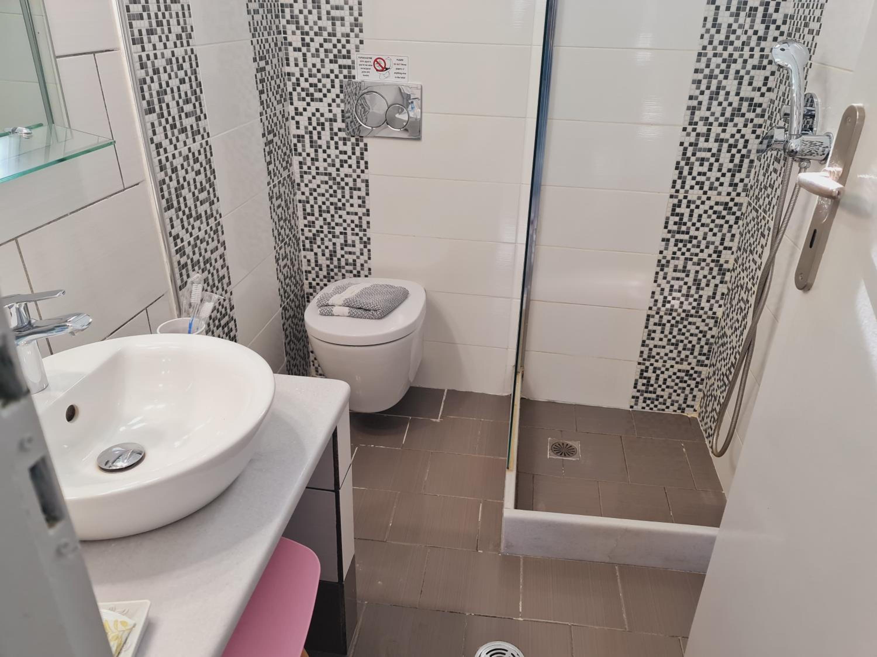 Superior Triple Room photo 2