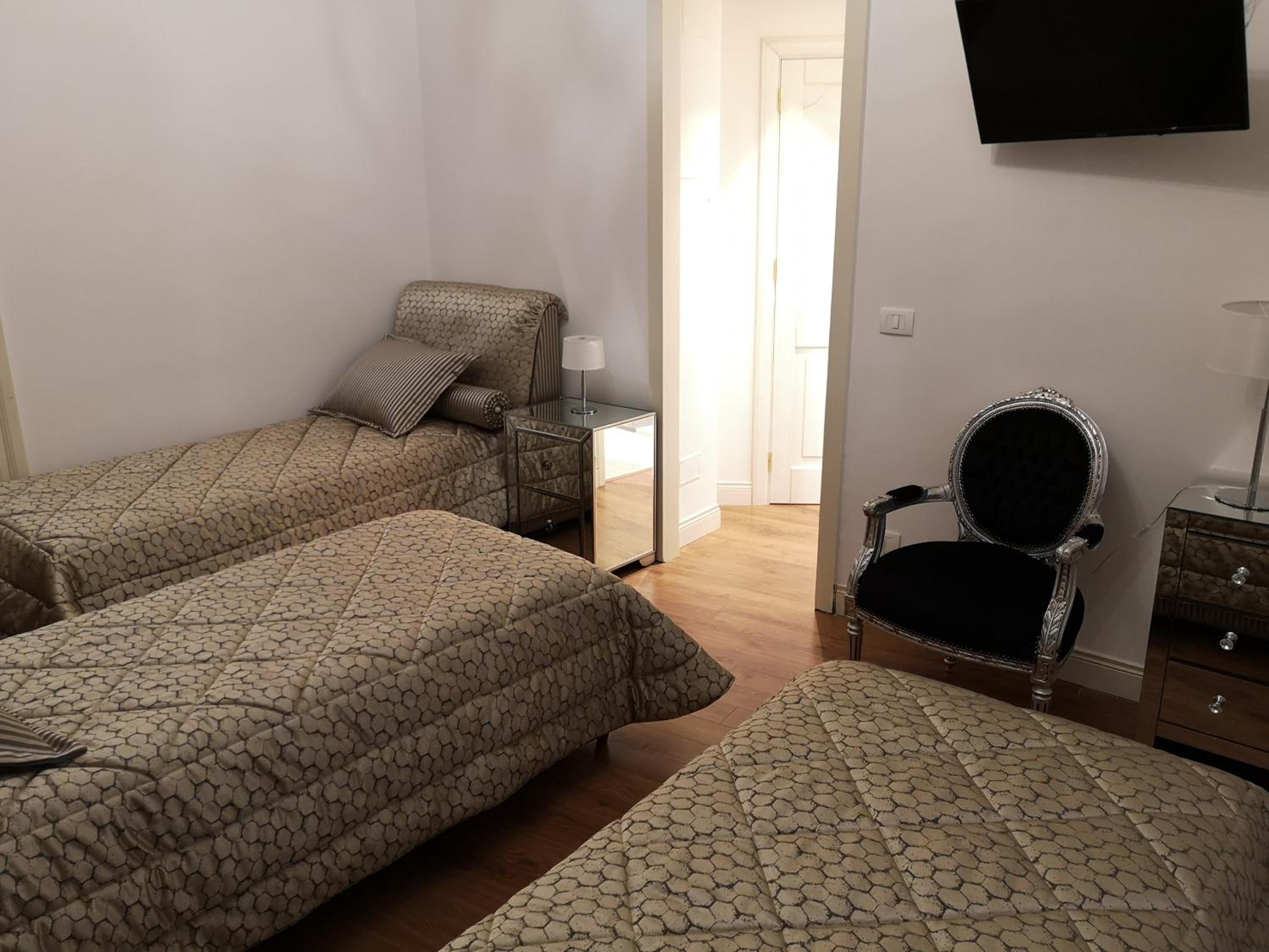 Superior Triple Room photo 3