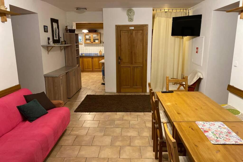 Six-Bedroom House photo 2