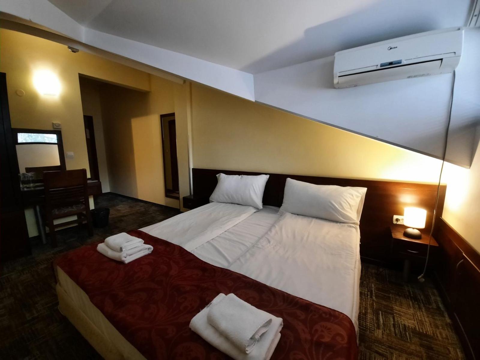 Double Room - Attic photo 2