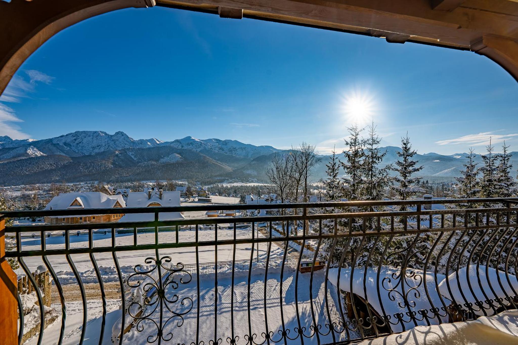 Junior Suite with Mountain View photo 2