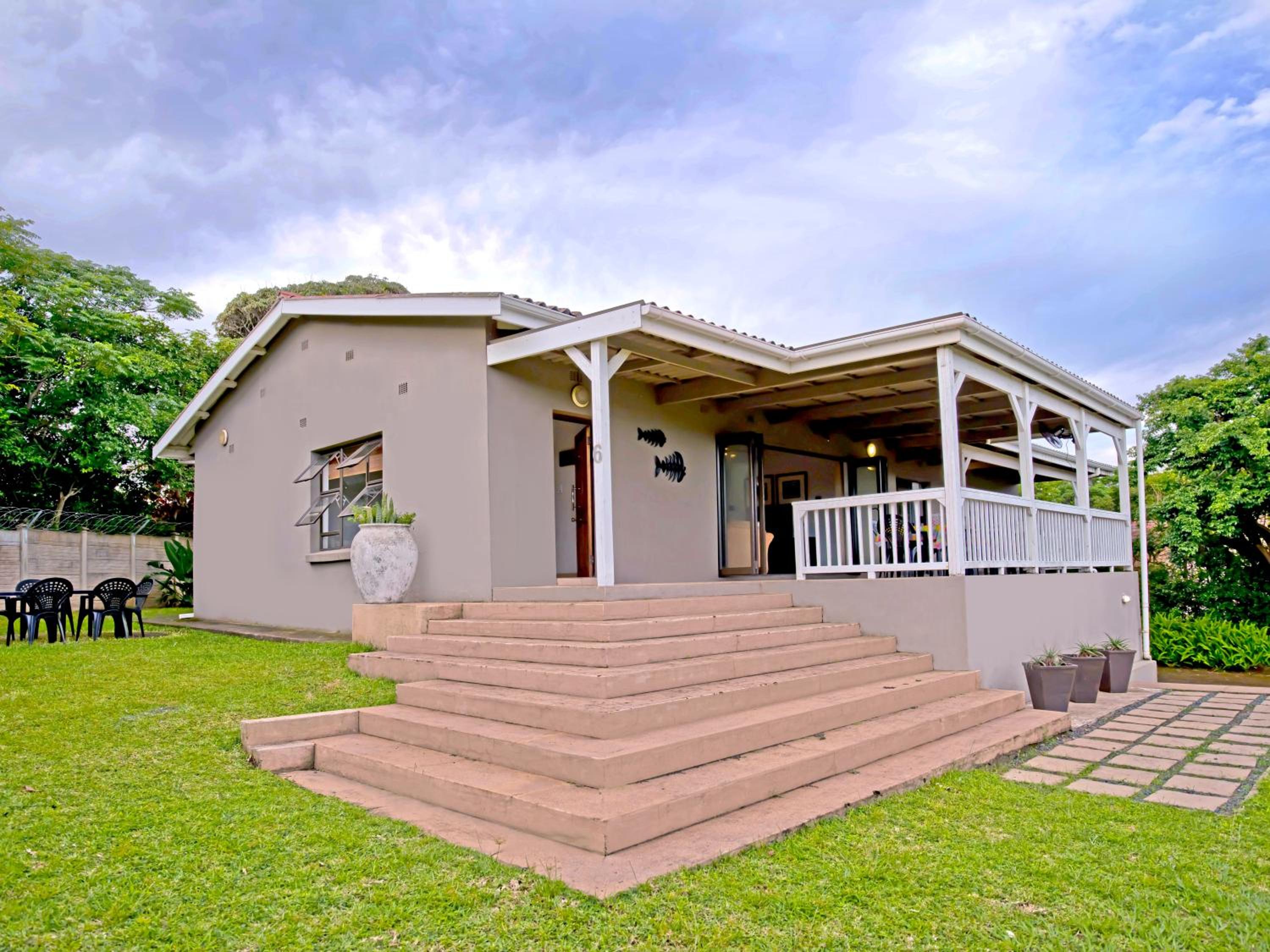 Six-Bedroom House photo 2