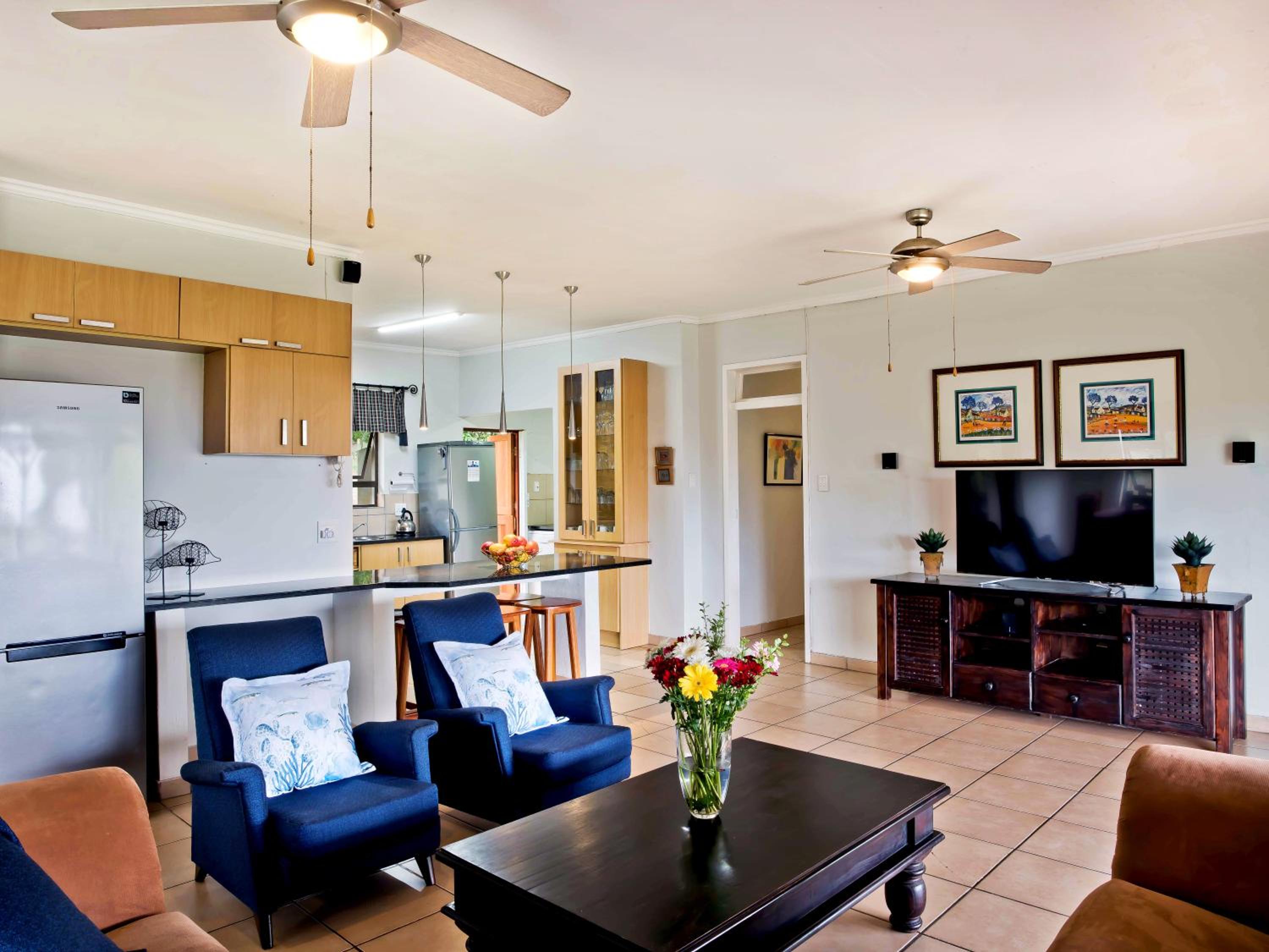 Six-Bedroom House photo 1