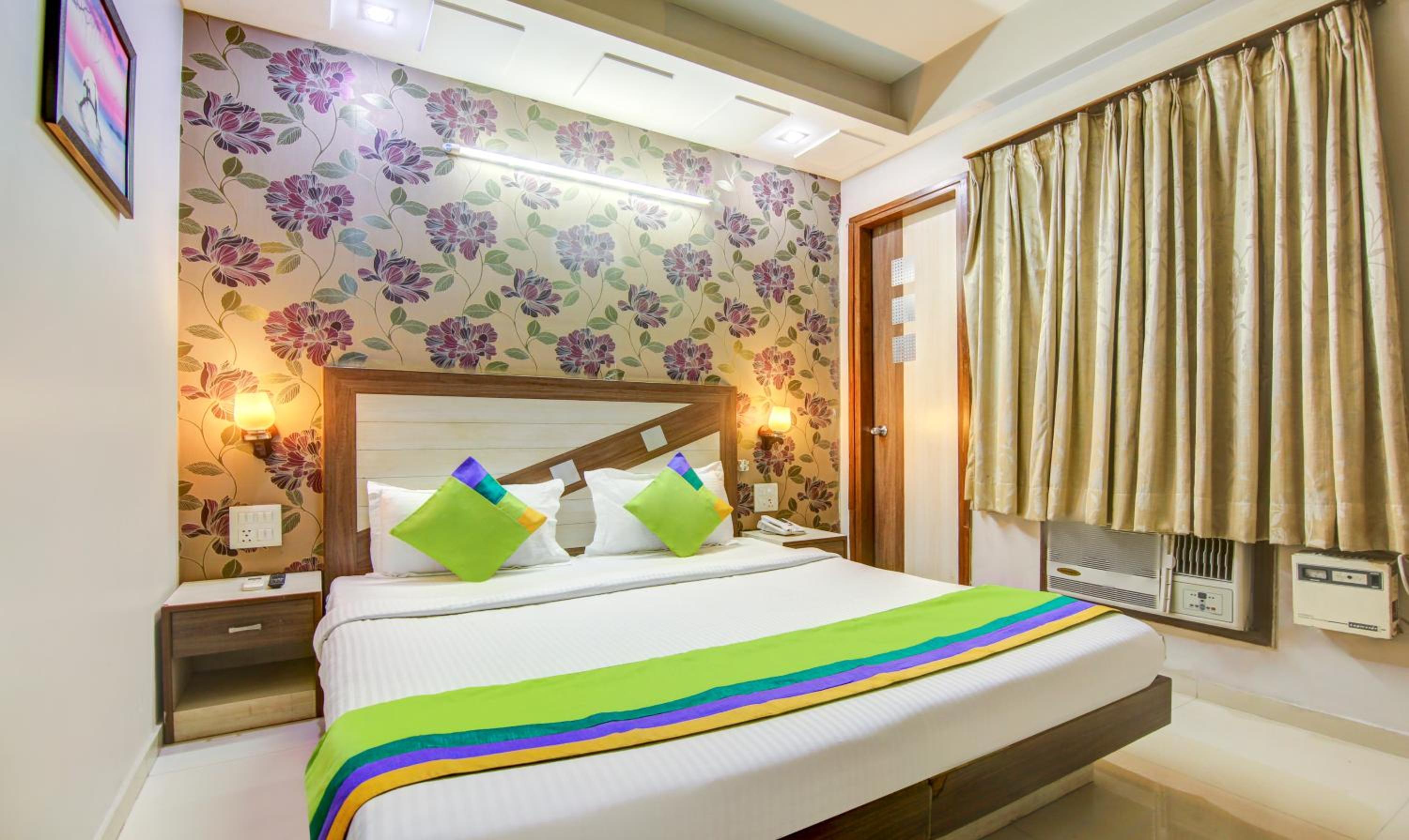 [Sanitized] Standard Double Room