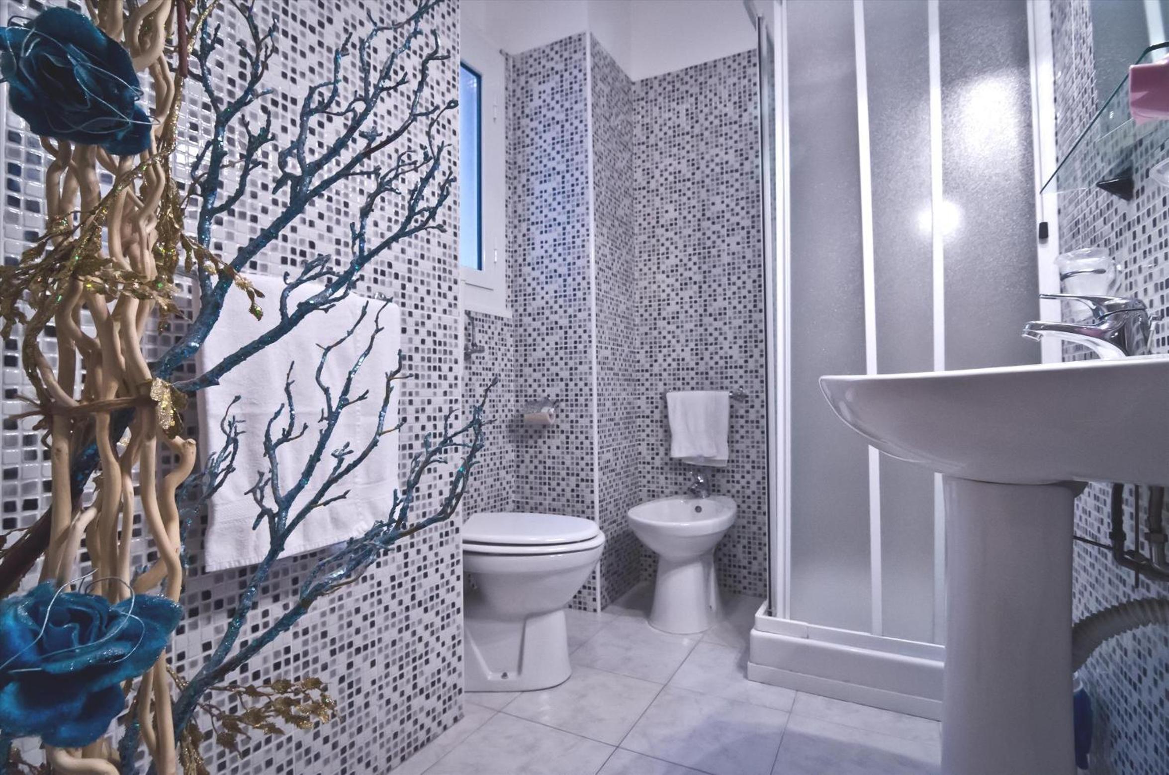 Budget Double or Twin Room - Photo 10