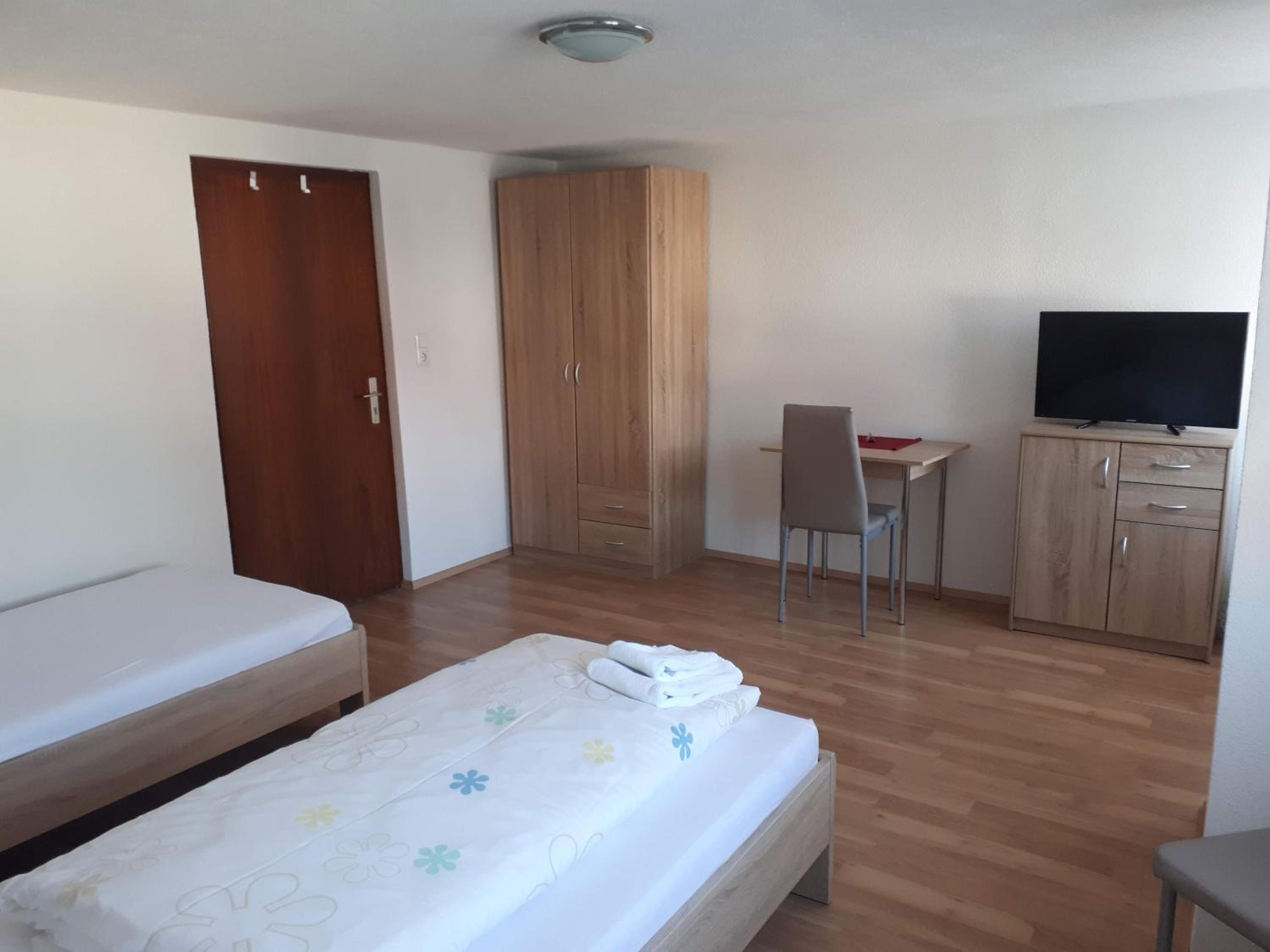 Twin Room with Private Bathroom photo 3