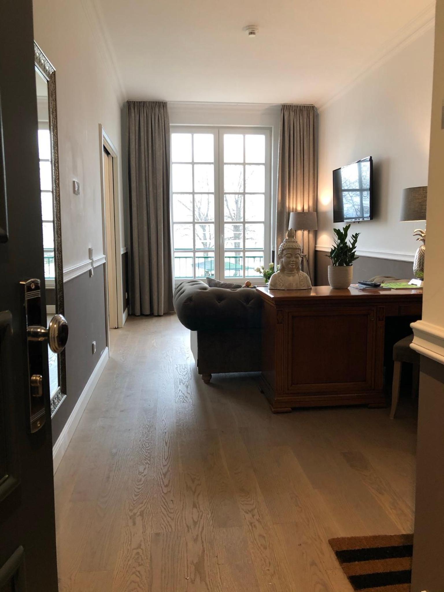 Suite Lakeside photo 2