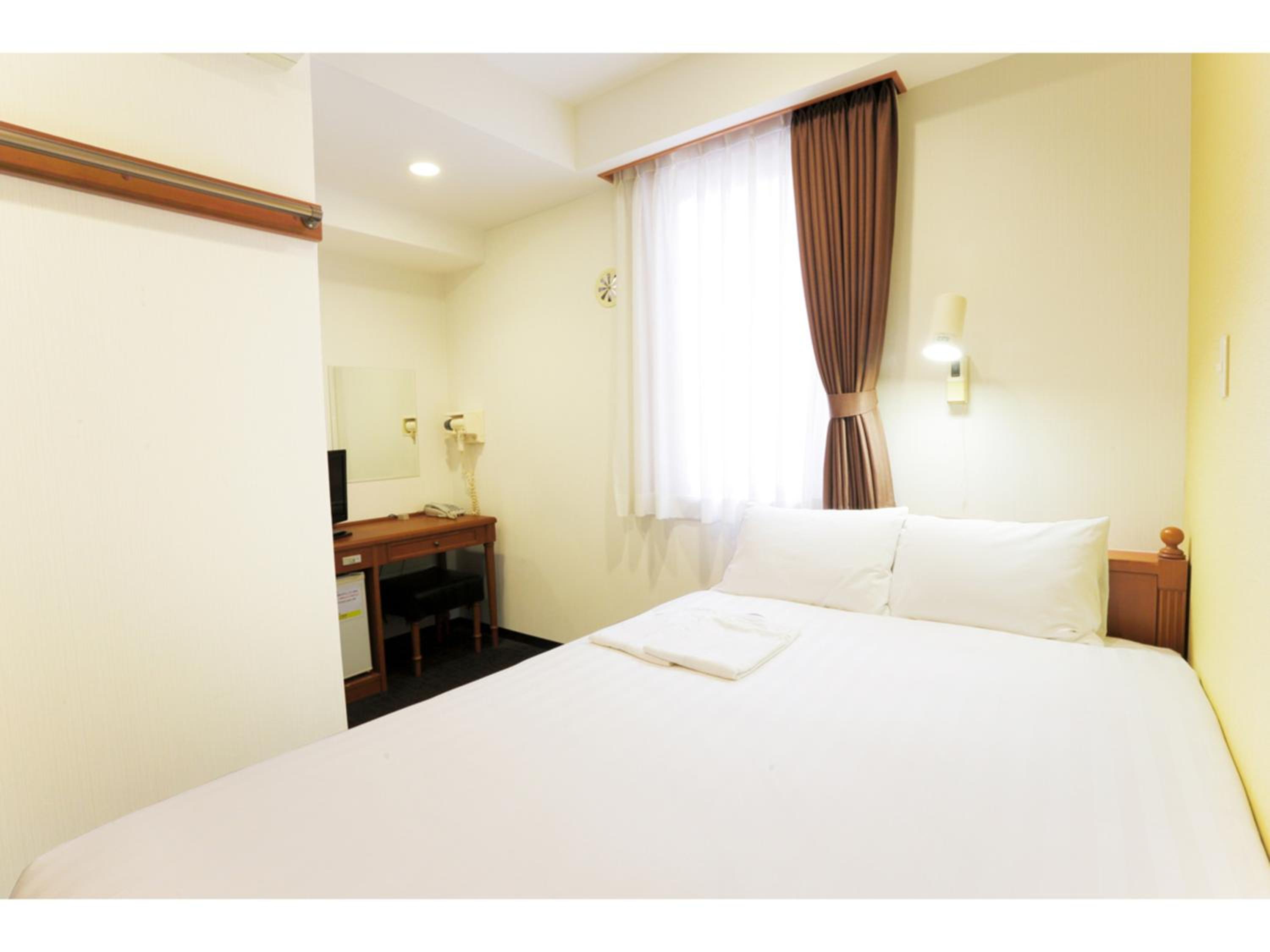 Double Room with Small Double Bed - Smoking photo 1