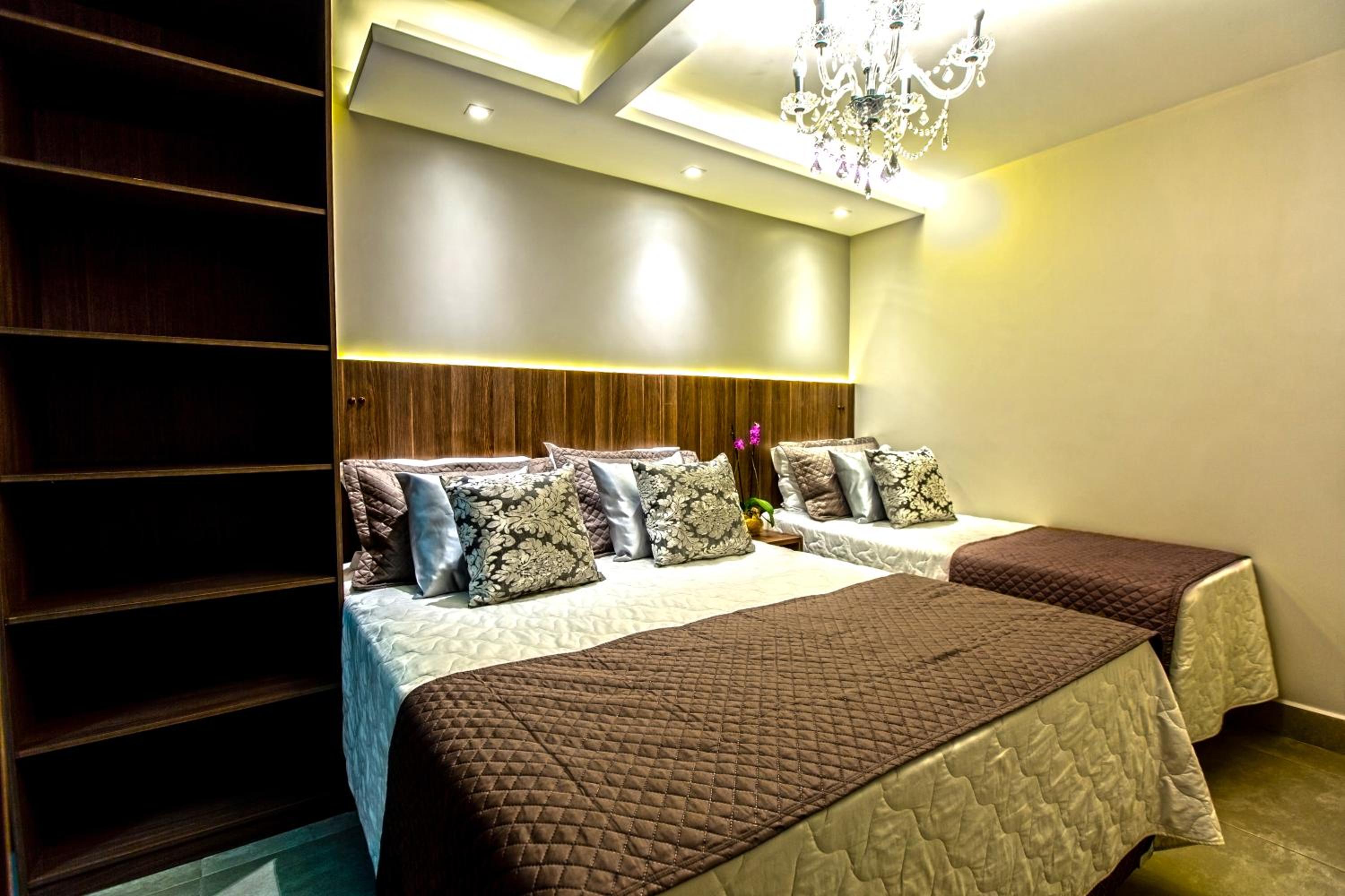 Luxury Triple Room with 1 Double Bed and 1 Single Bed