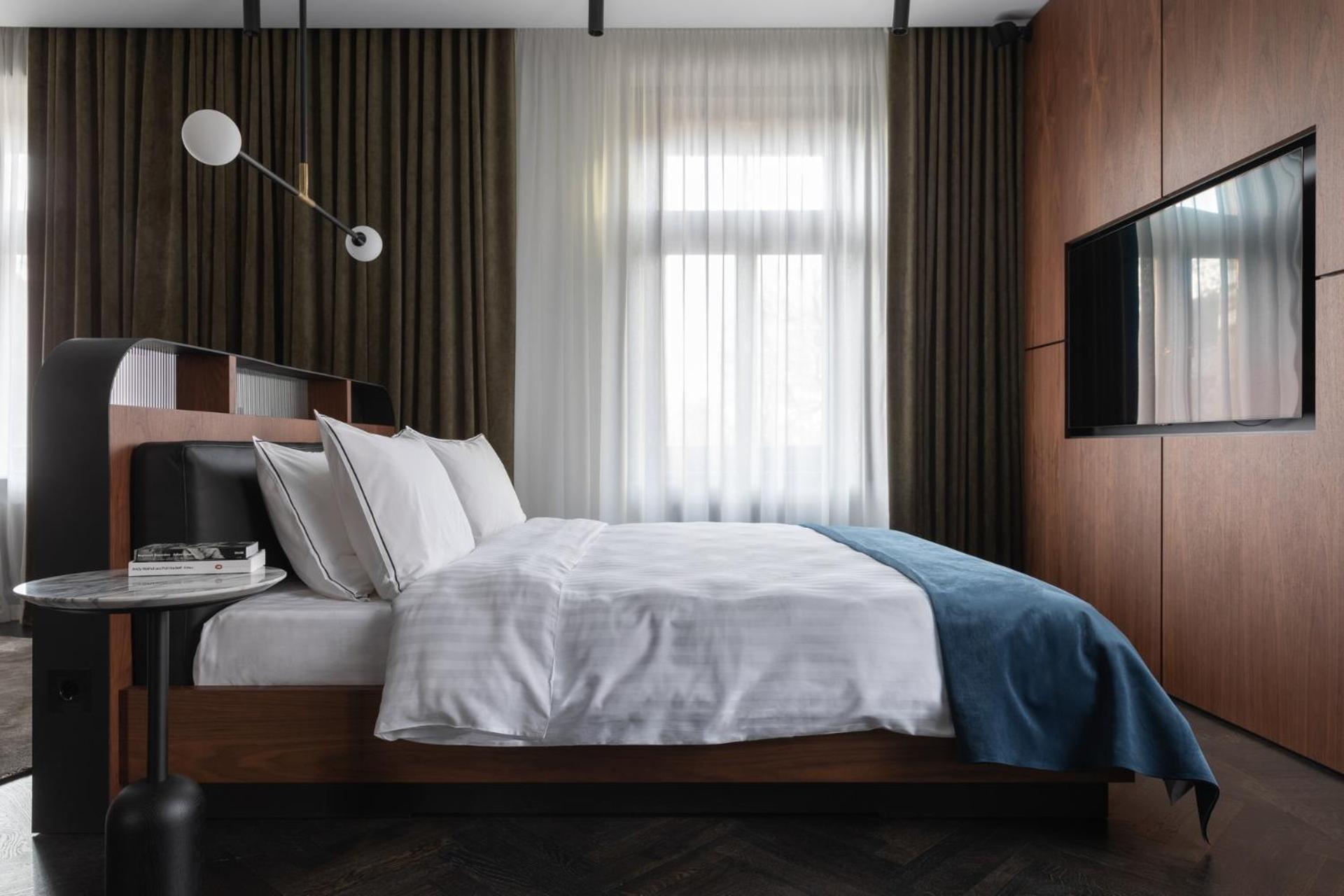 Suite - Photo 7