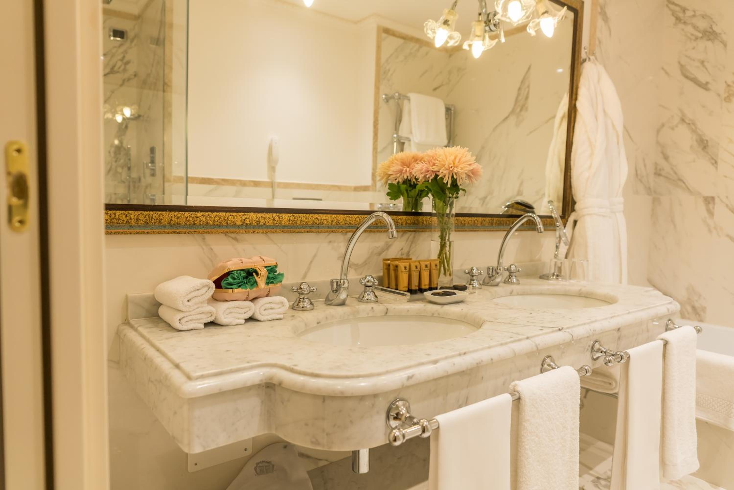 Junior Suite - Photo 12
