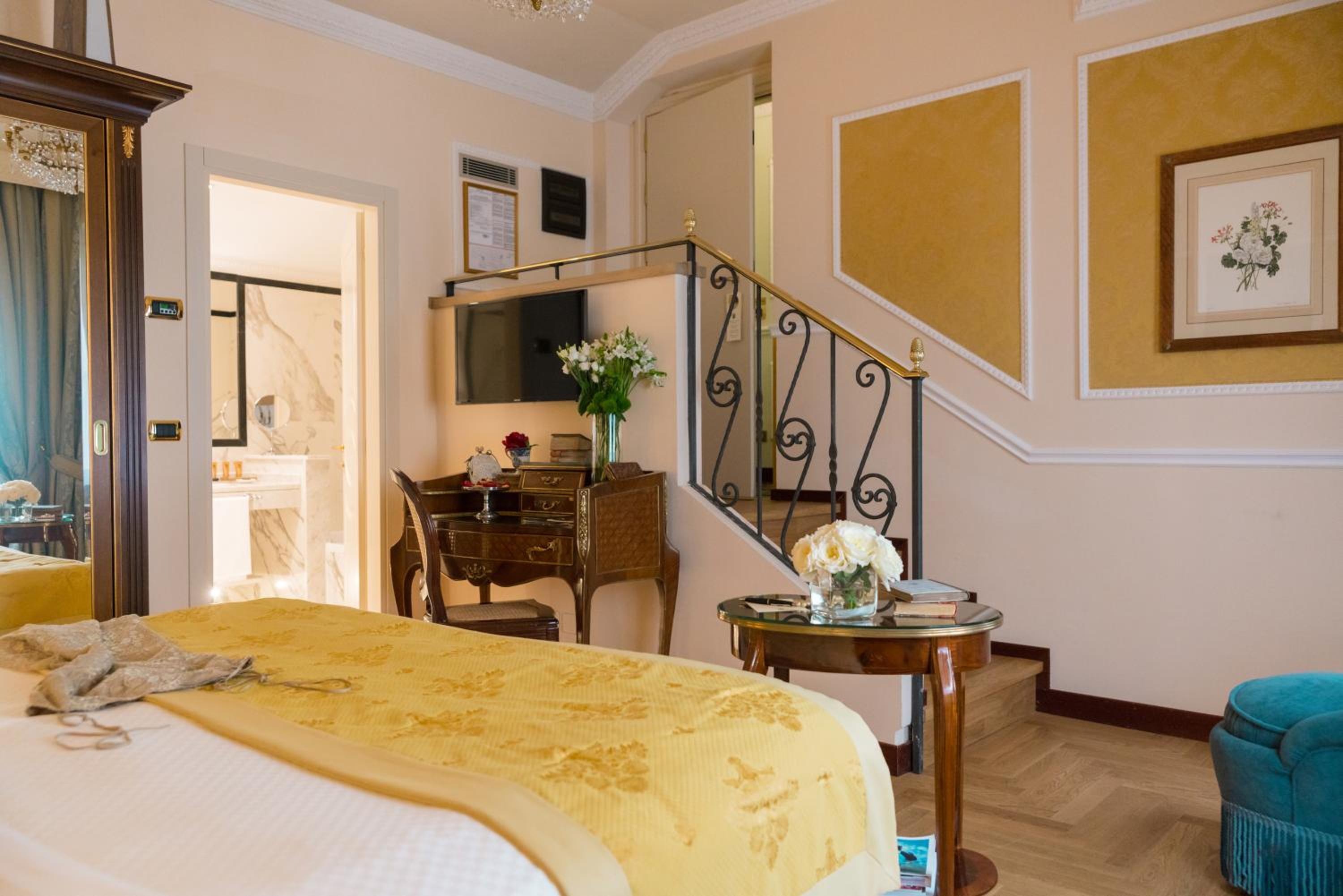 Deluxe Double Room - Photo 7