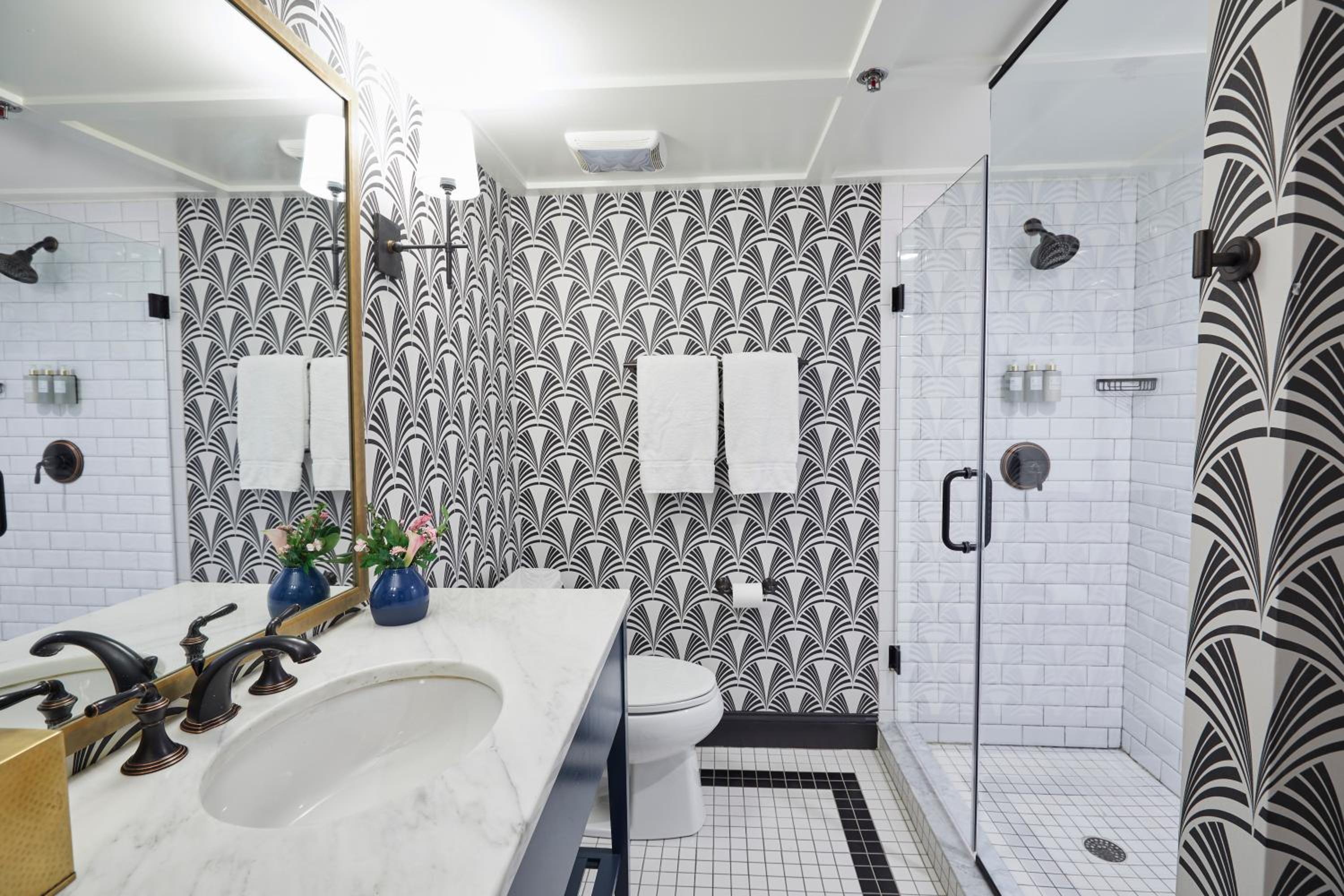 Deluxe King Suite - Photo 3