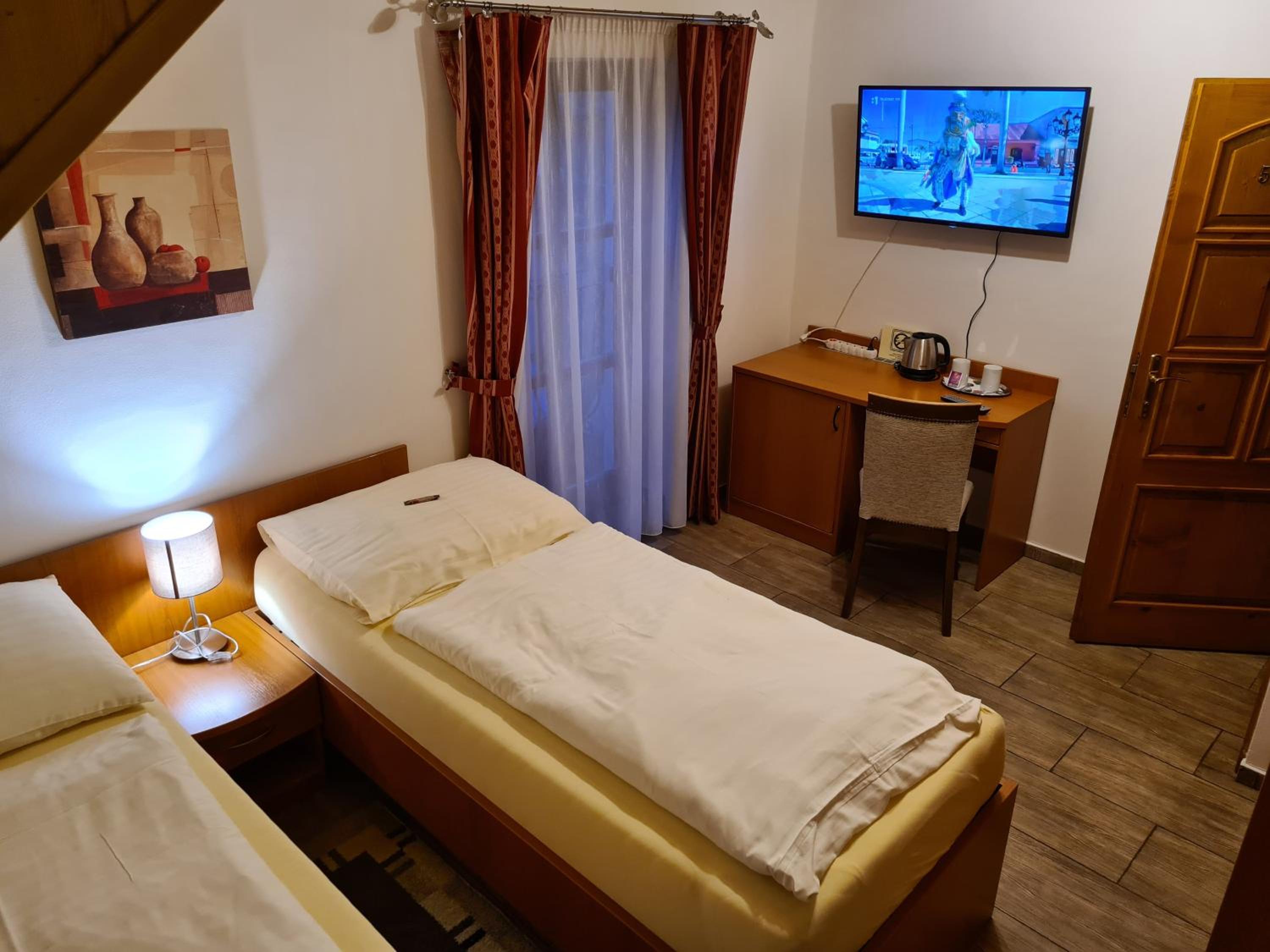 Twin Room with Garden View - Photo 5