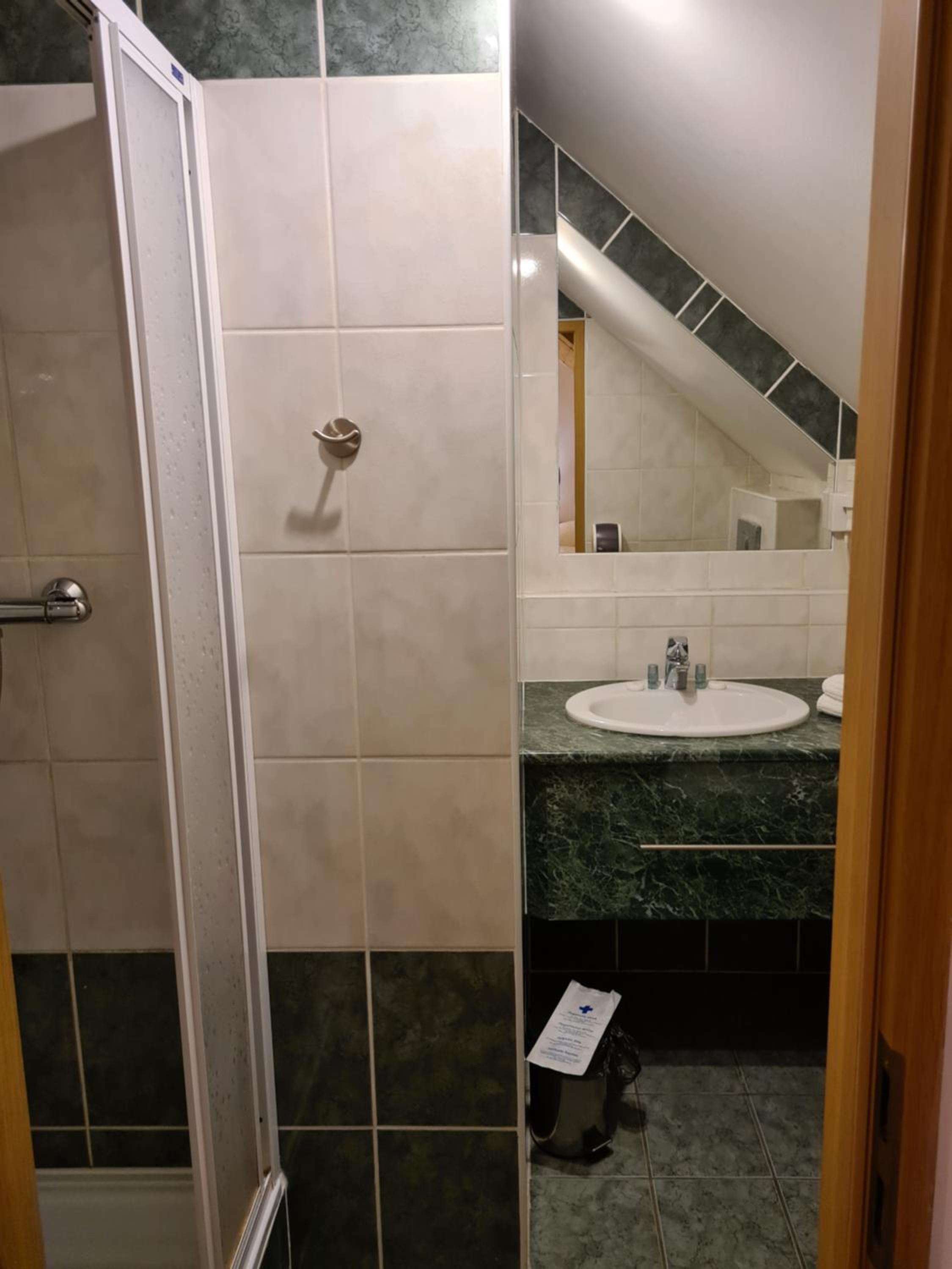Twin Room with Garden View - Photo 4