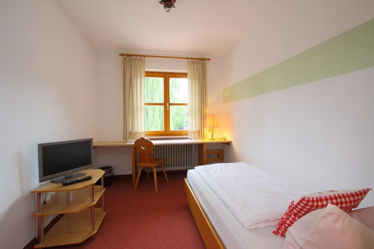 Single Room with Bathroom photo 1