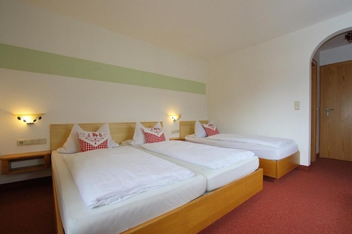 Triple Room with Bathroom photo 1