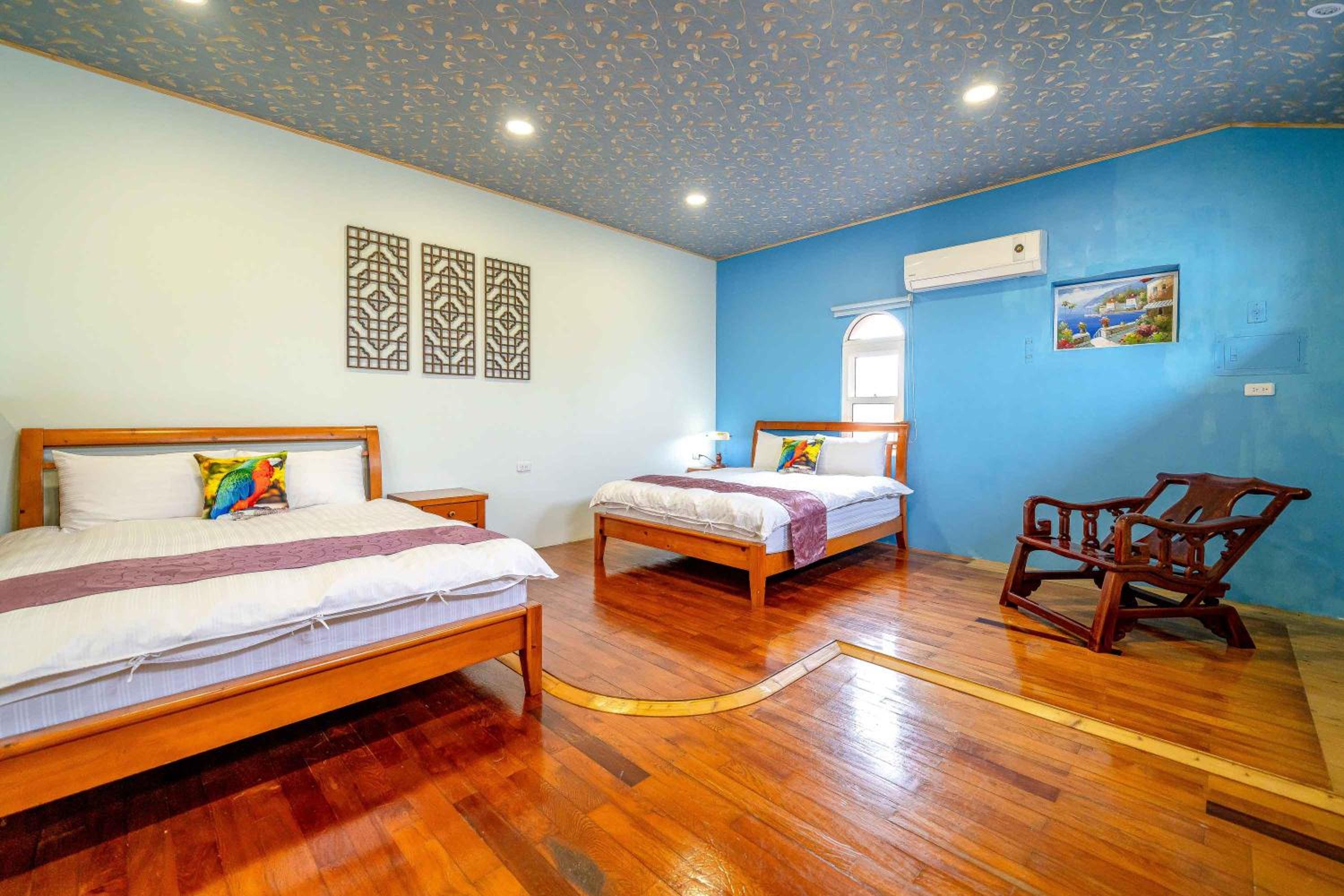 Quadruple Room with Private Bathroom photo 2