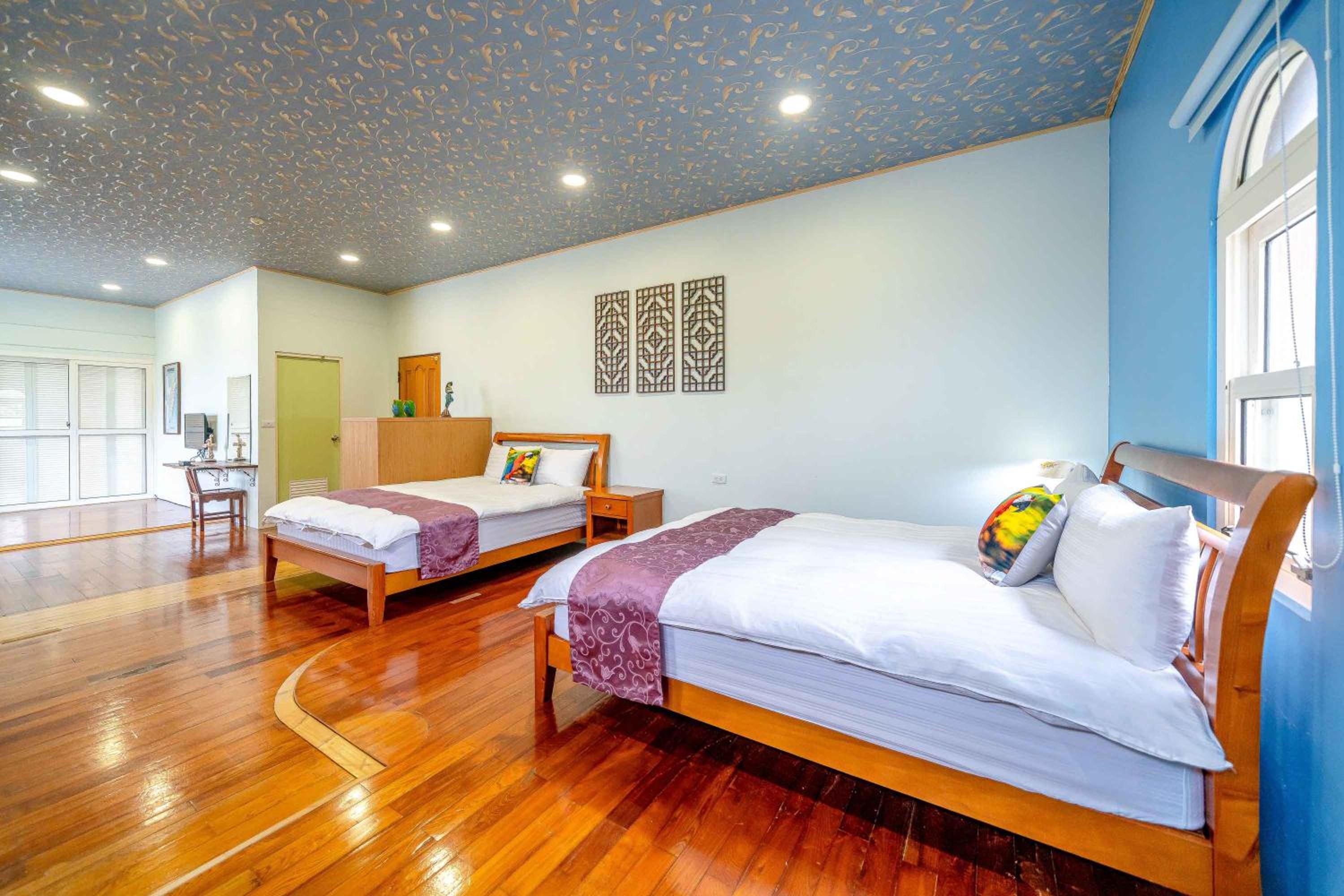 Quadruple Room with Private Bathroom photo 3
