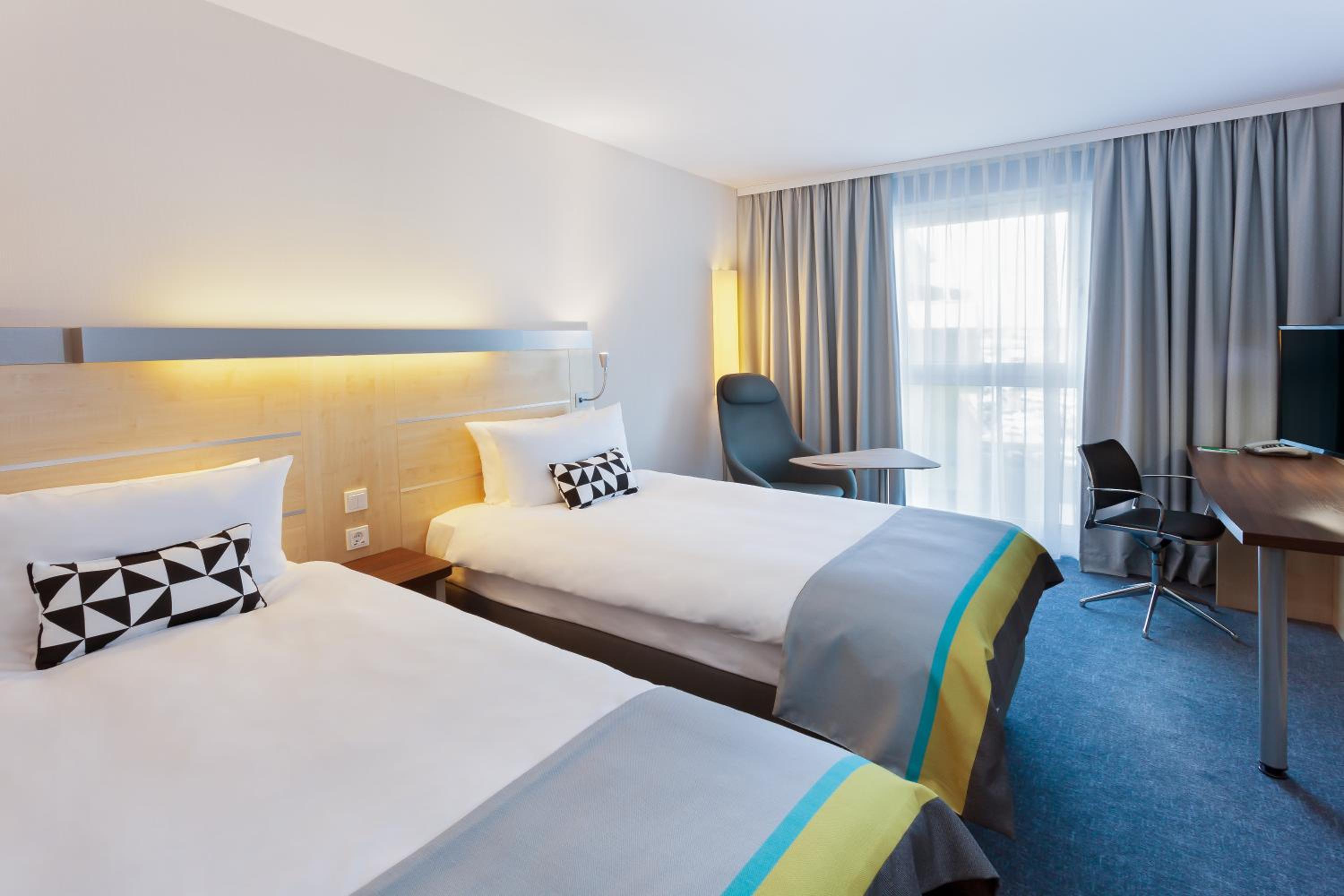 Standard Room with Two Single Beds - Photo 10