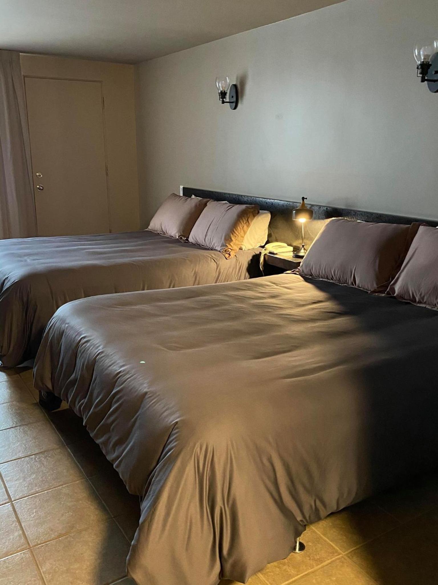 Business Queen Room with Two Queen Beds photo 3
