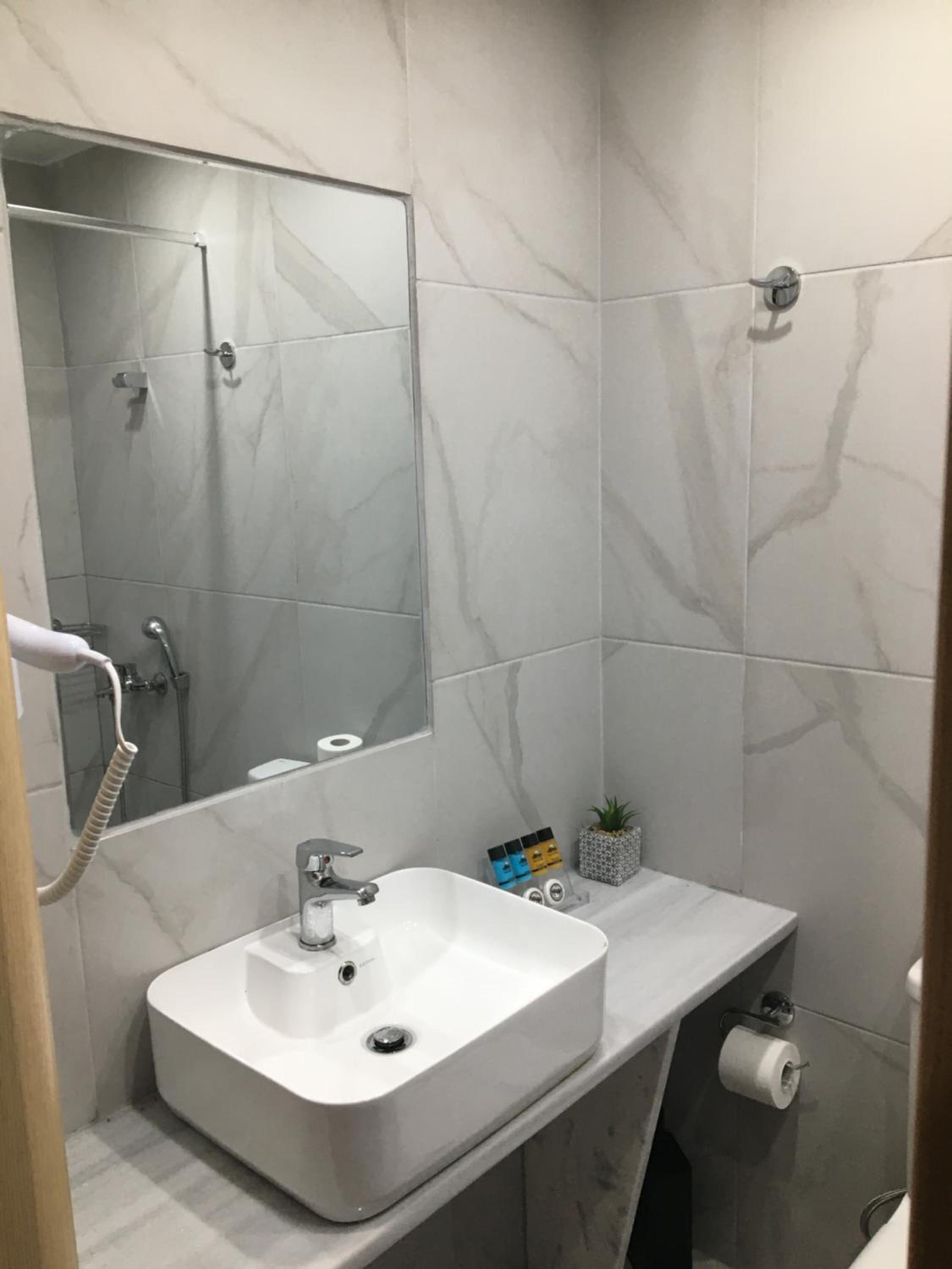 Double Room - Photo 8