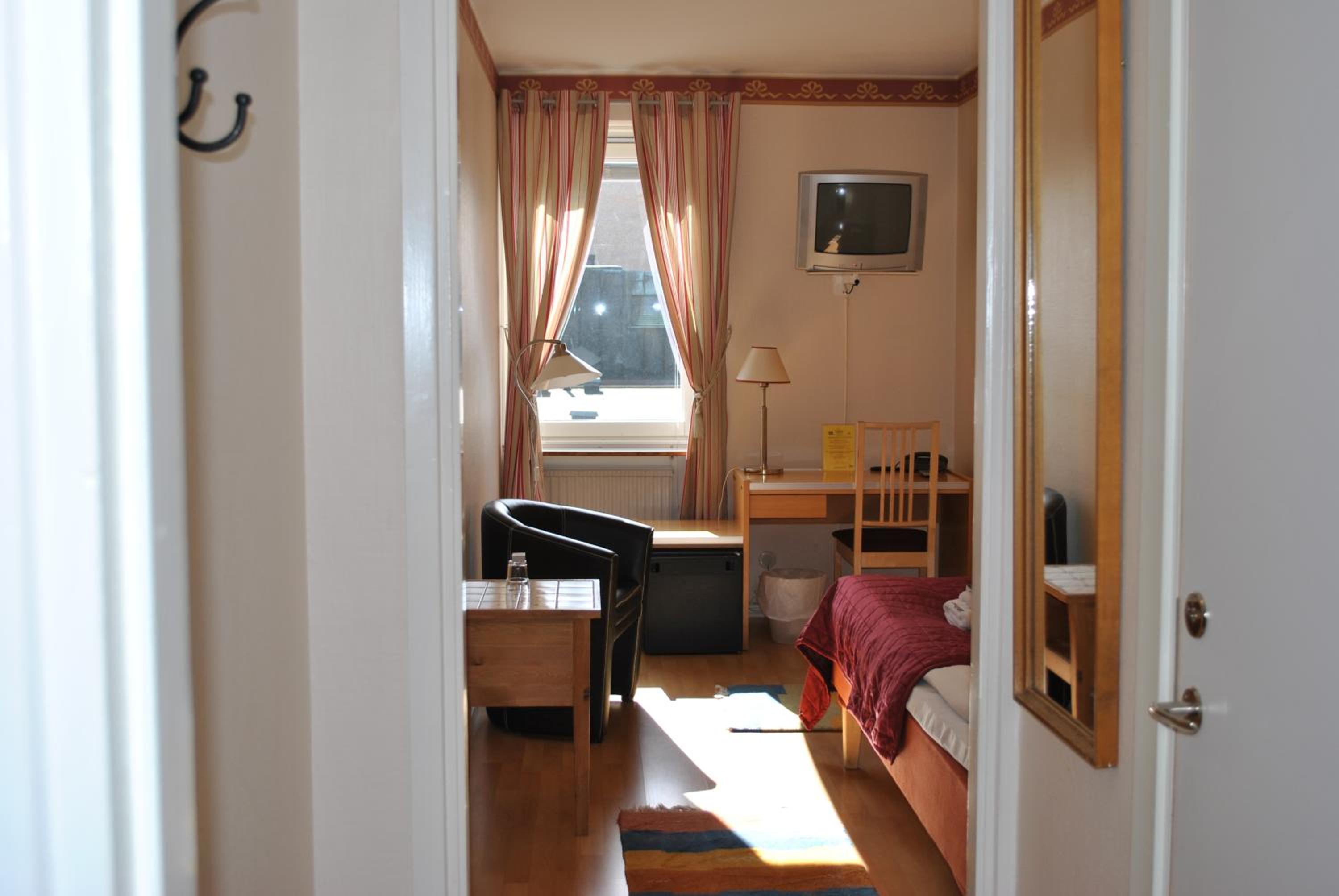 Single Room photo 2