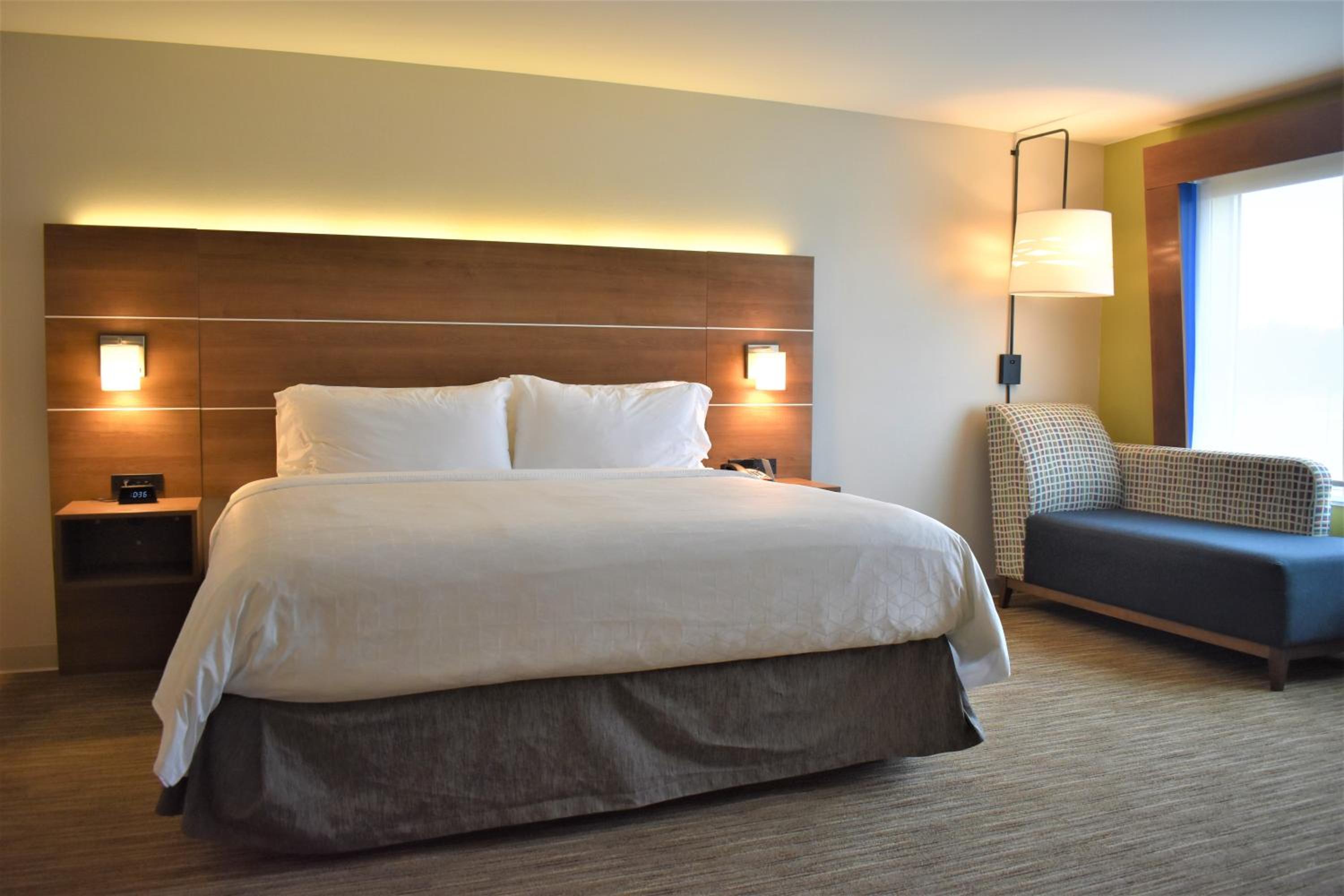 Standard King Room photo 3