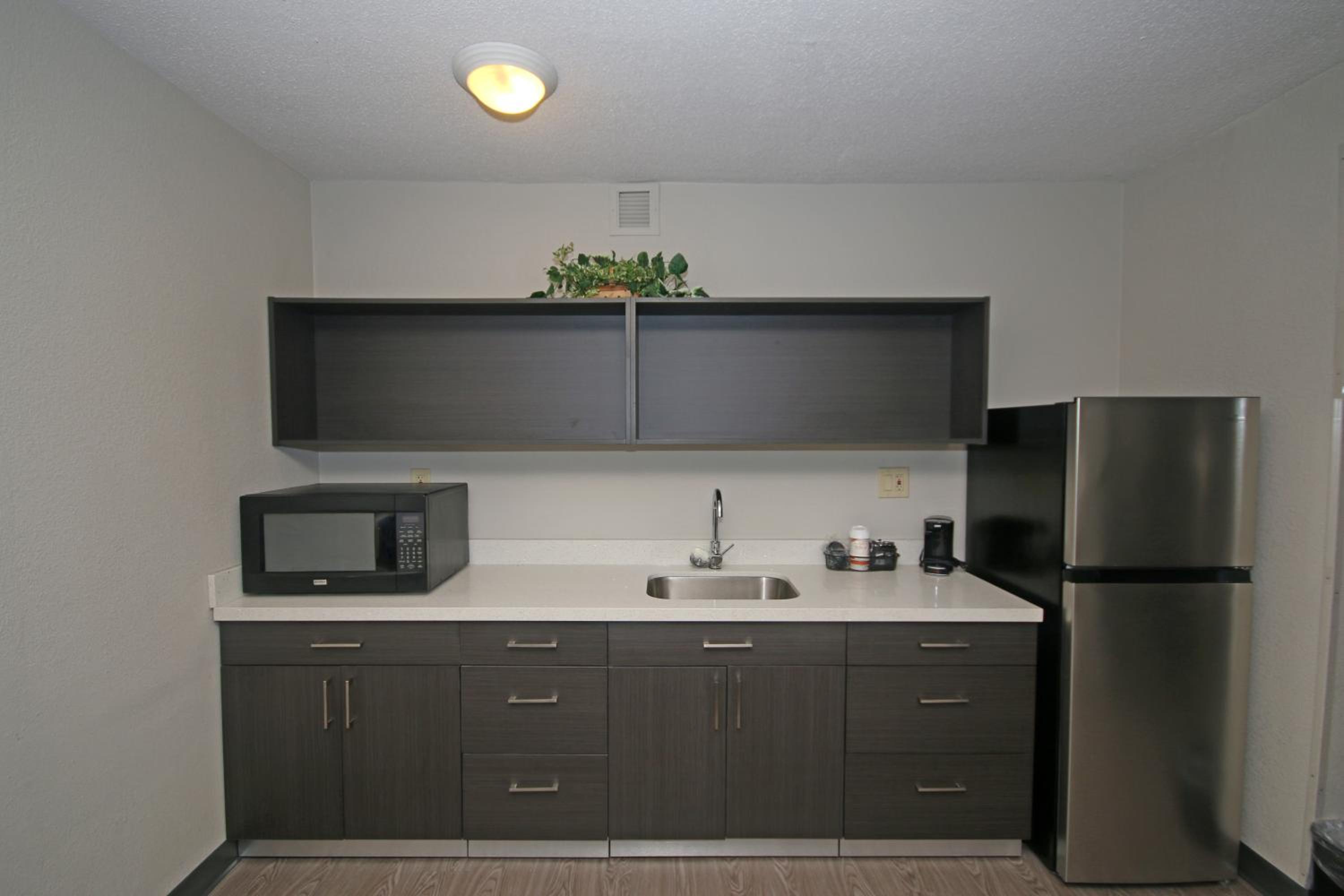 Efficiency King Suite - Non Smoking photo 2