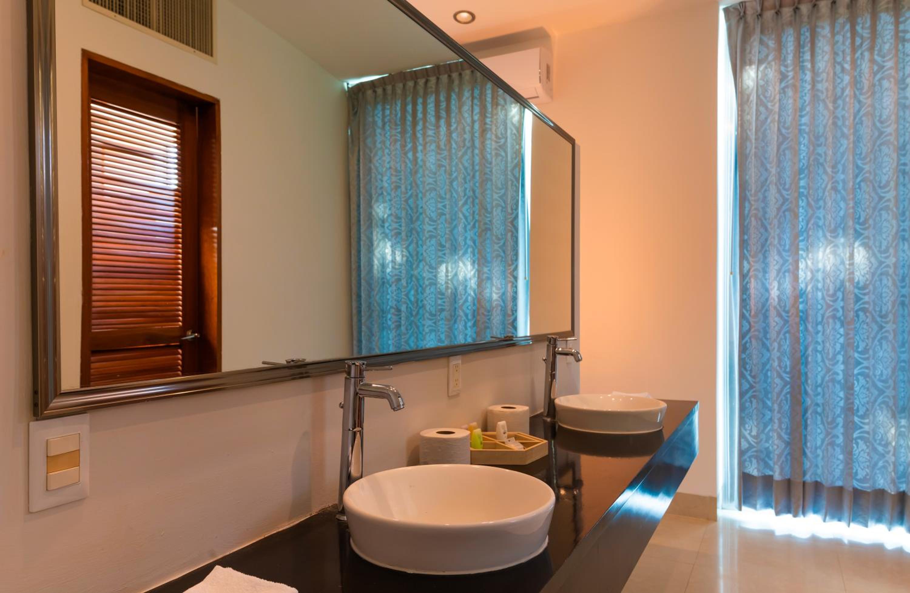 King Suite - Photo 7