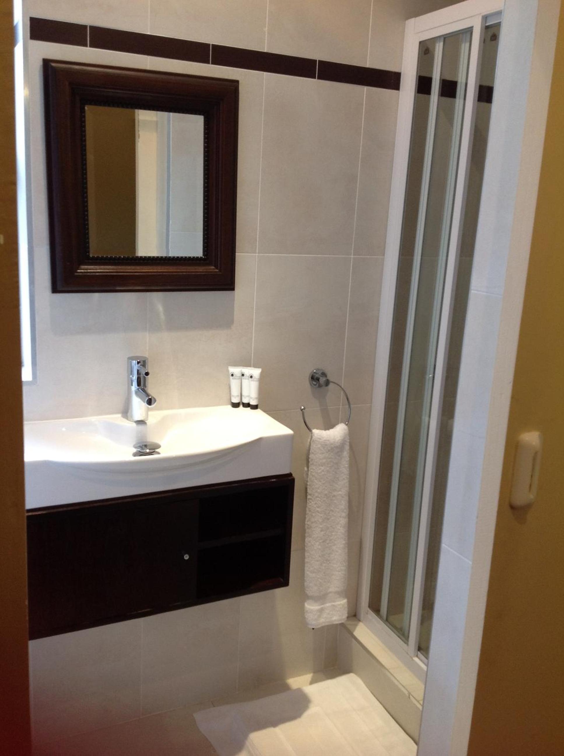 Twin/Double Room - Photo 5
