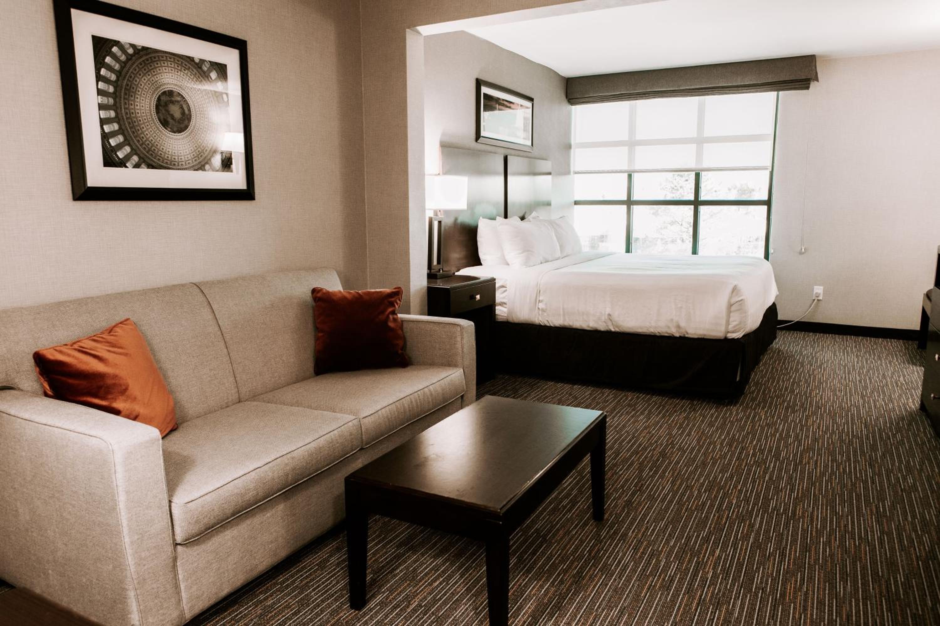 Deluxe King Room - Non-Smoking - Photo 3