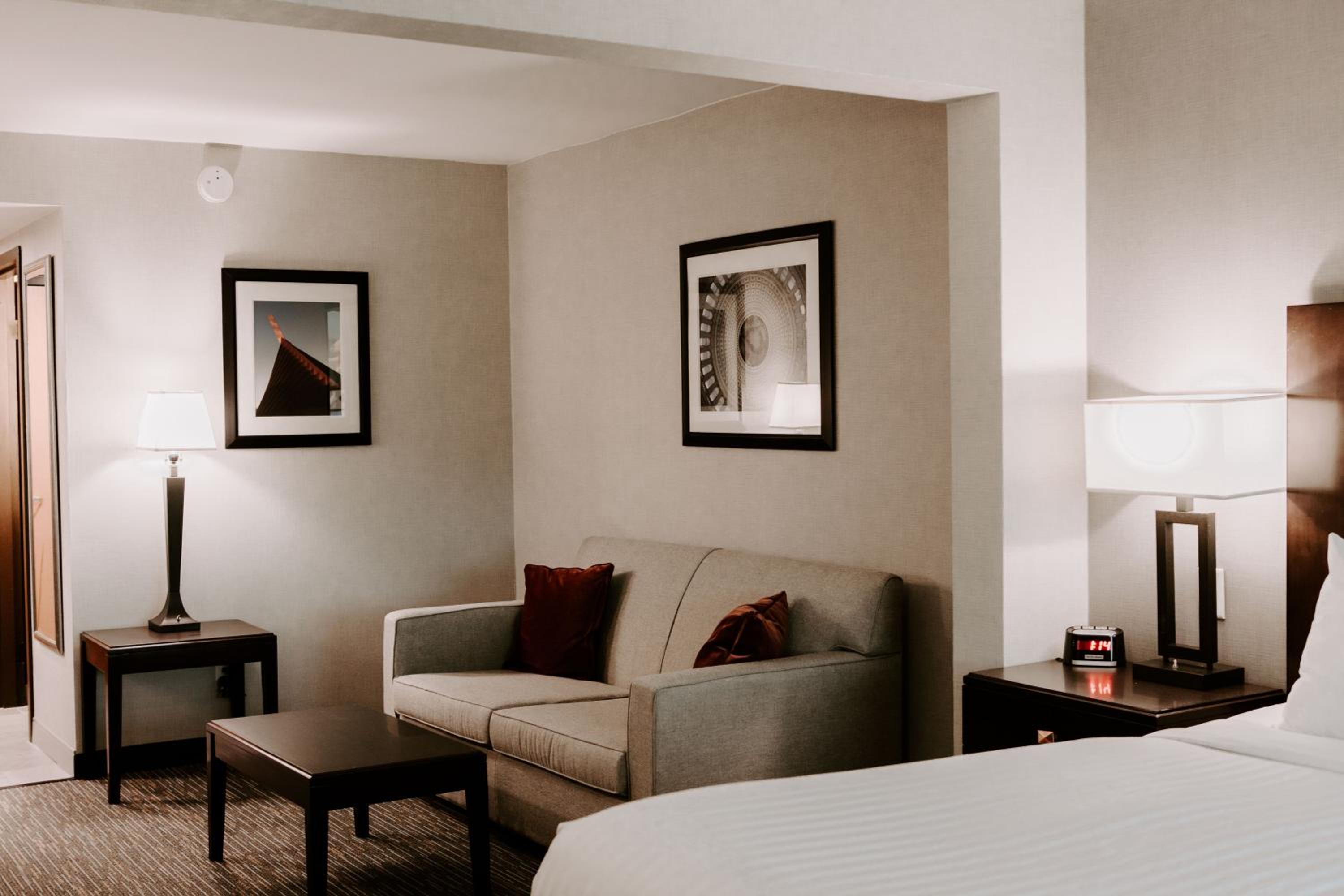Deluxe King Room - Non-Smoking - Photo 1