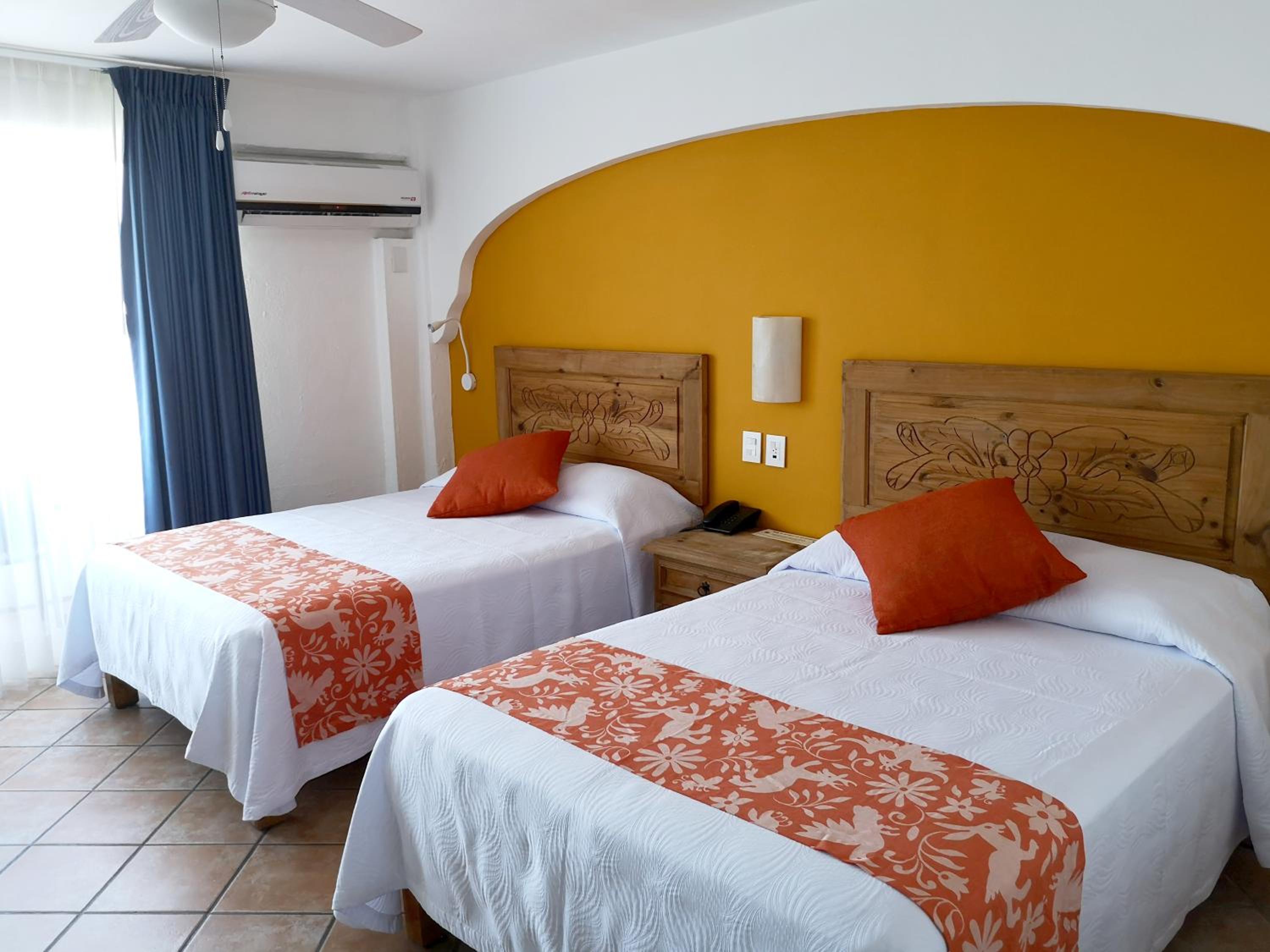 Double Room with Two Double Beds and Ocean View - Photo 9