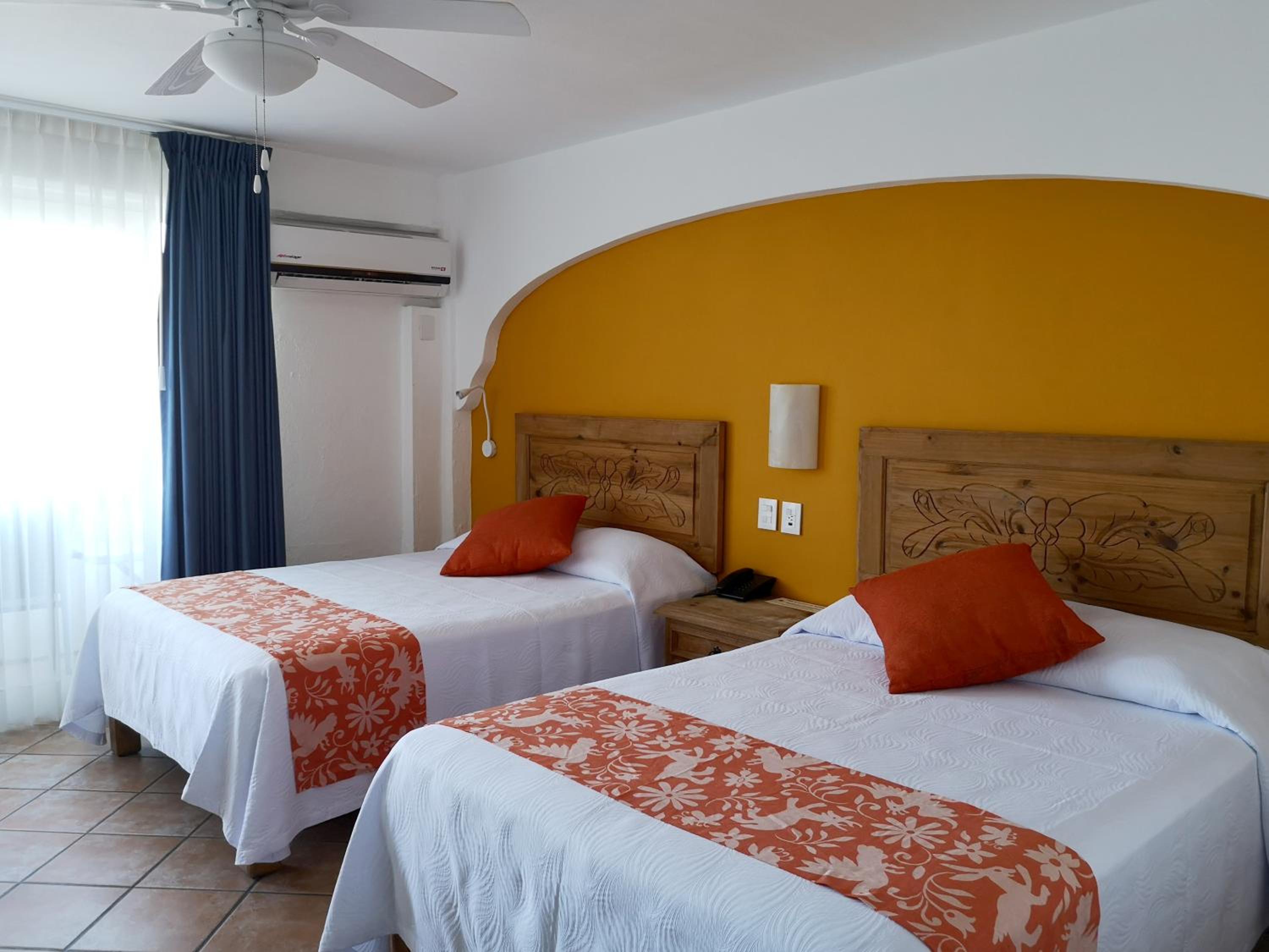 Double Room with Two Double Beds and Ocean View - Photo 2