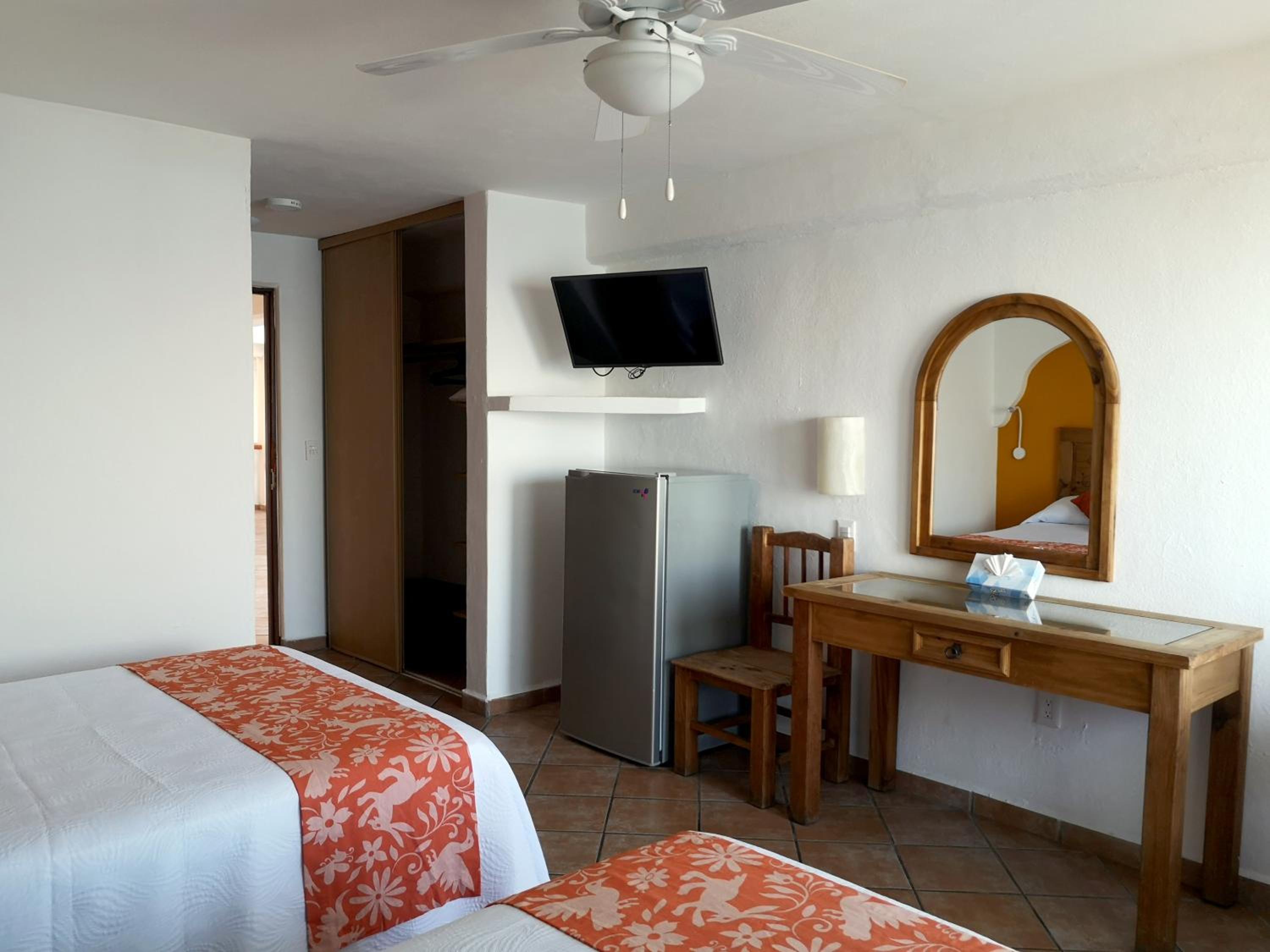 Double Room with Two Double Beds and Ocean View - Photo 3