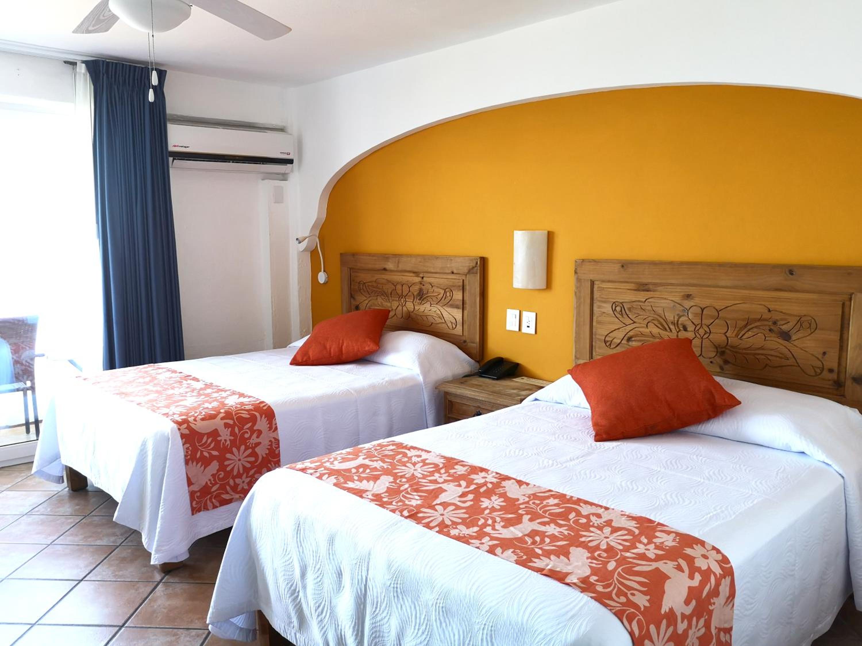 Double Room with Two Double Beds and Ocean View - Photo 5