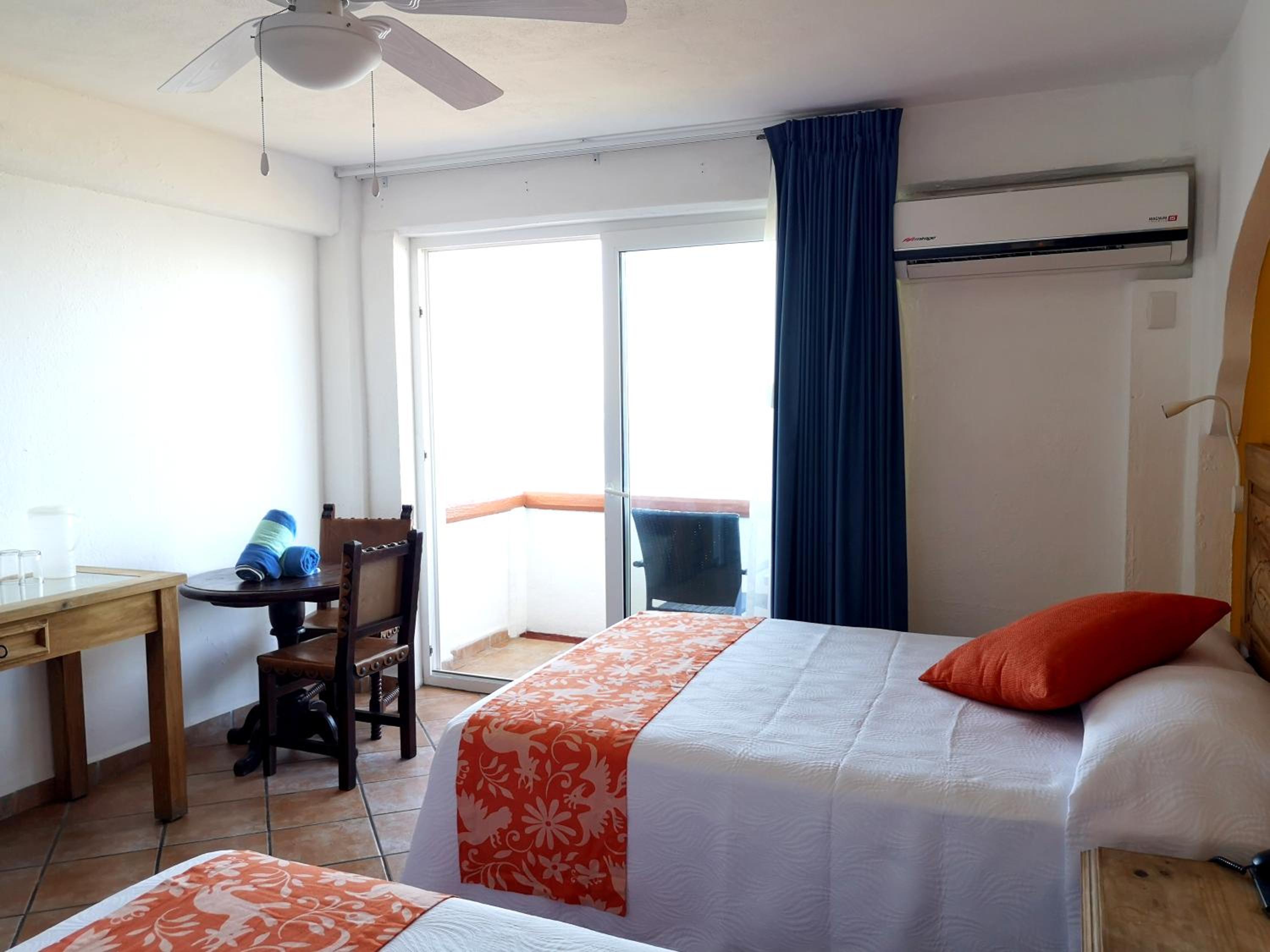 Double Room with Two Double Beds and Ocean View - Photo 6