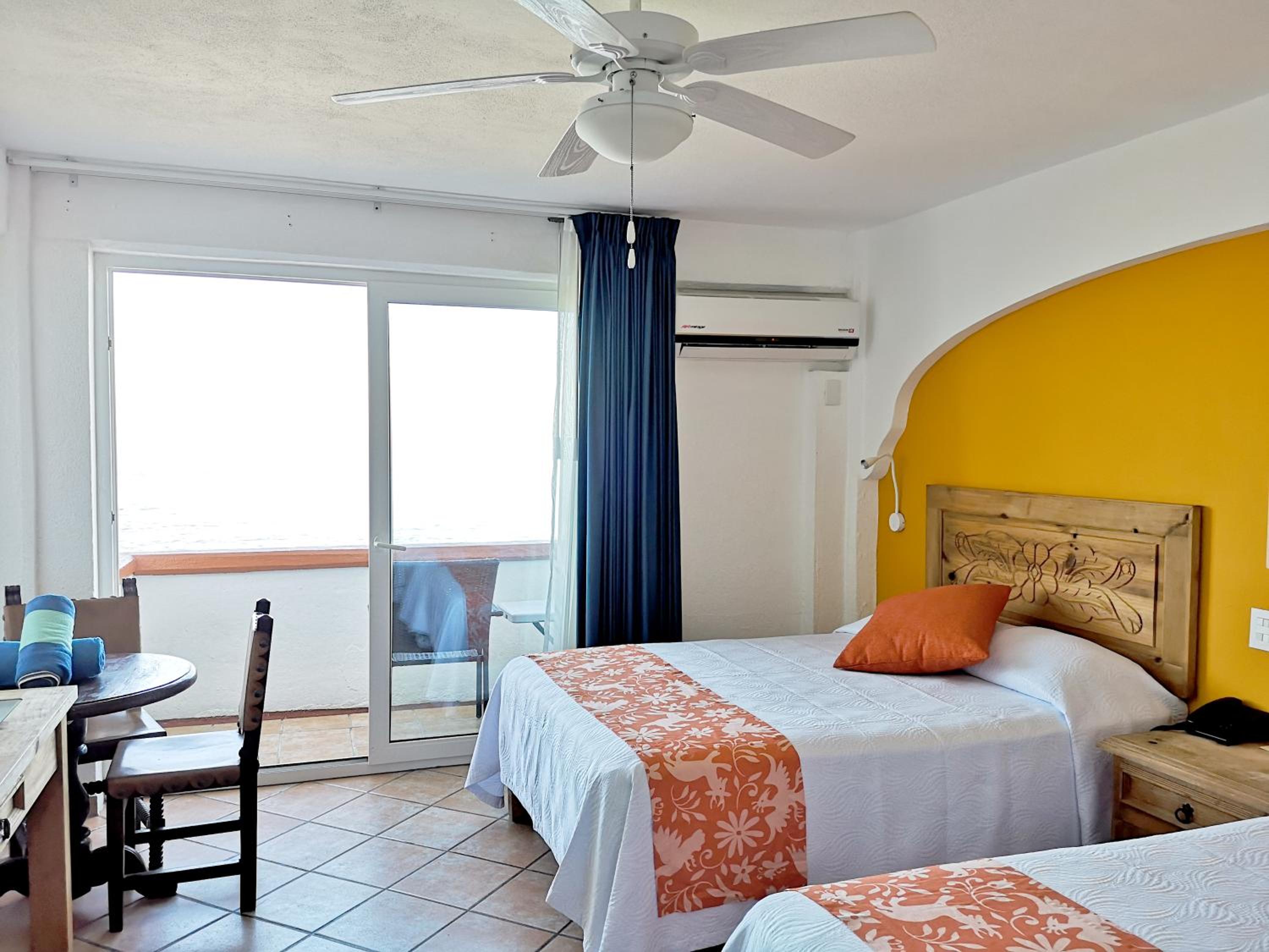 Double Room with Two Double Beds and Ocean View - Photo 8