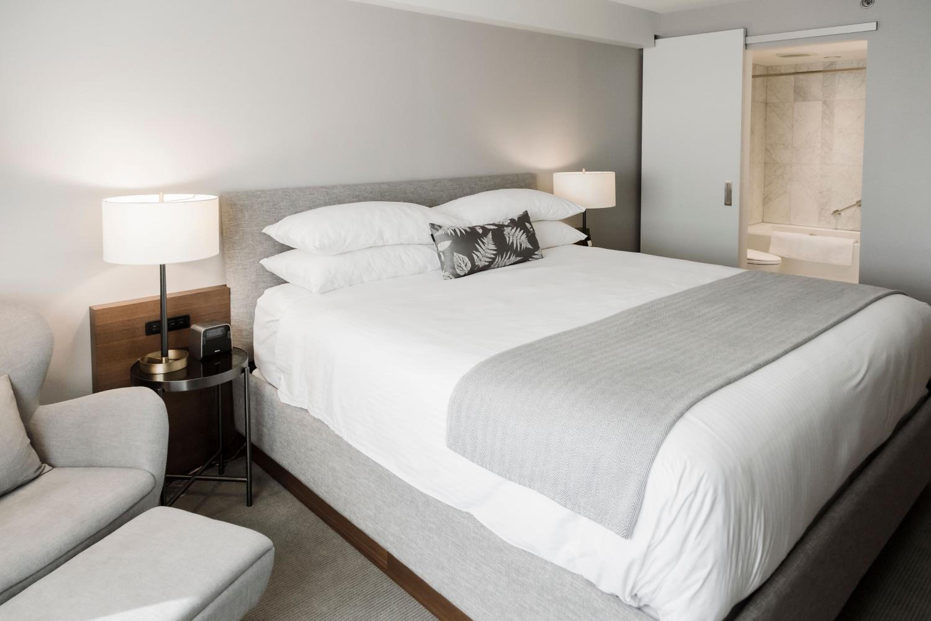 King Room with City View photo 2